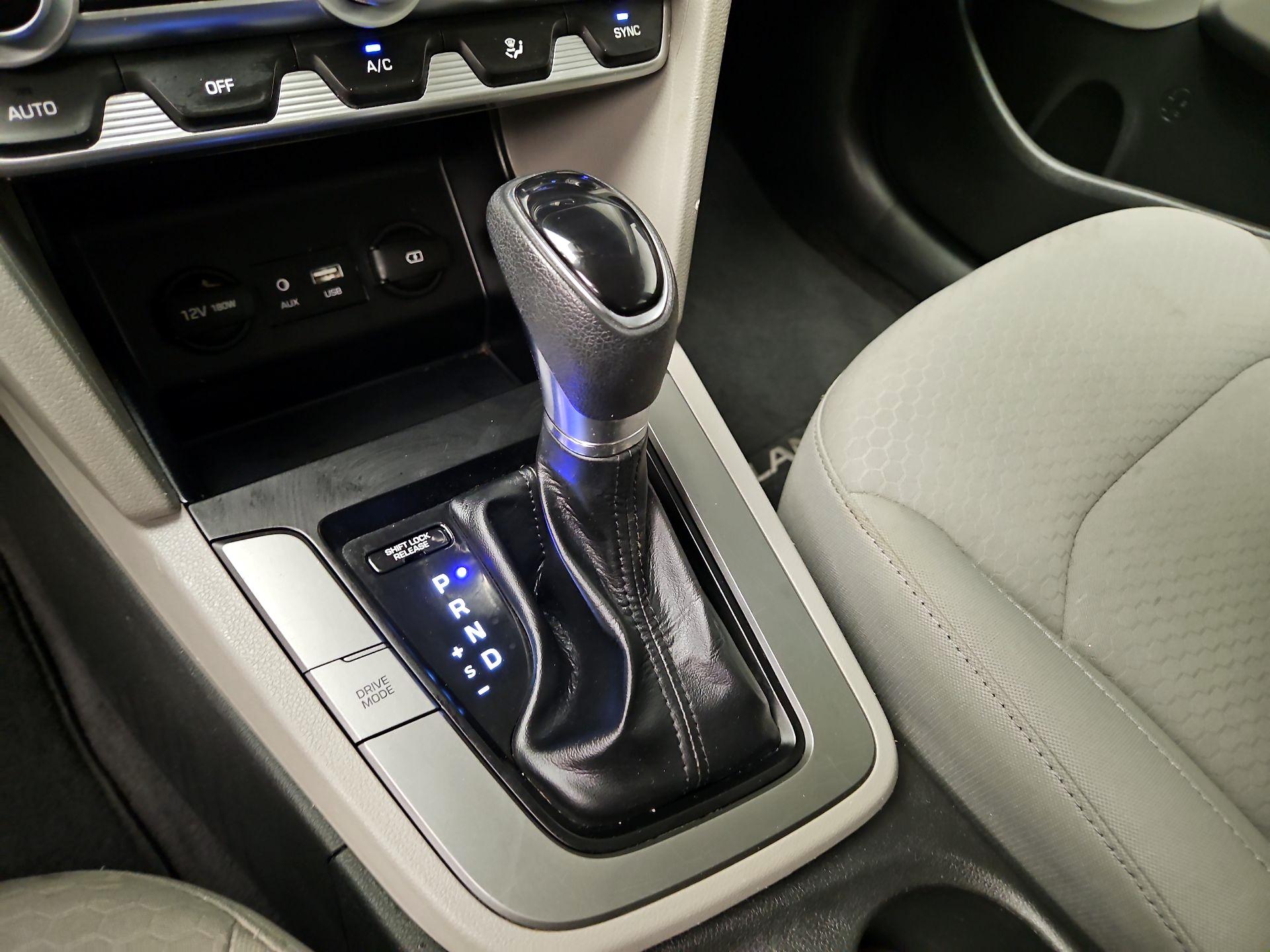 Thumbnail: 2020 Hyundai Elantra - 17