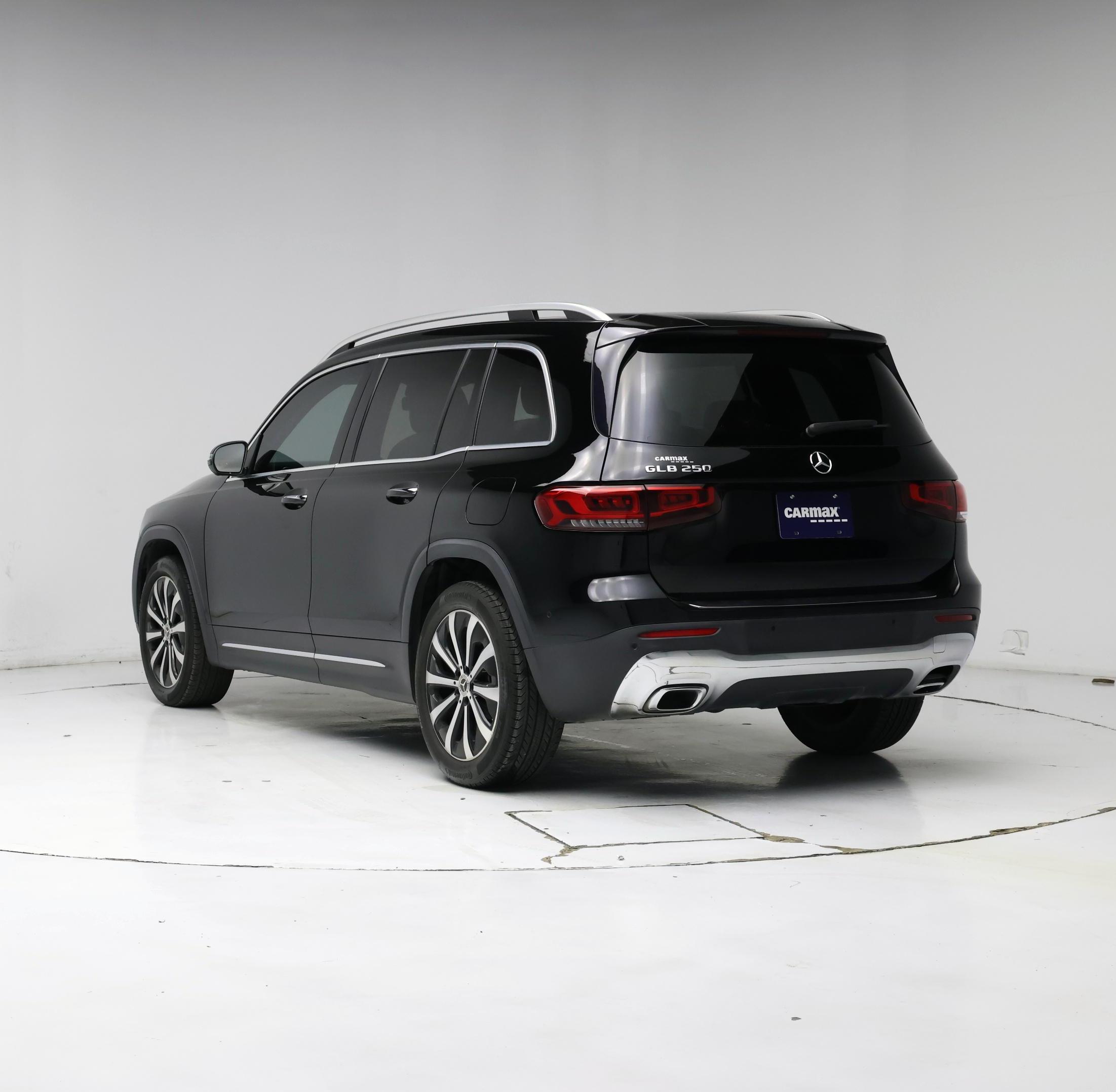 Thumbnail: 2021 Mercedes-Benz GLB - 2