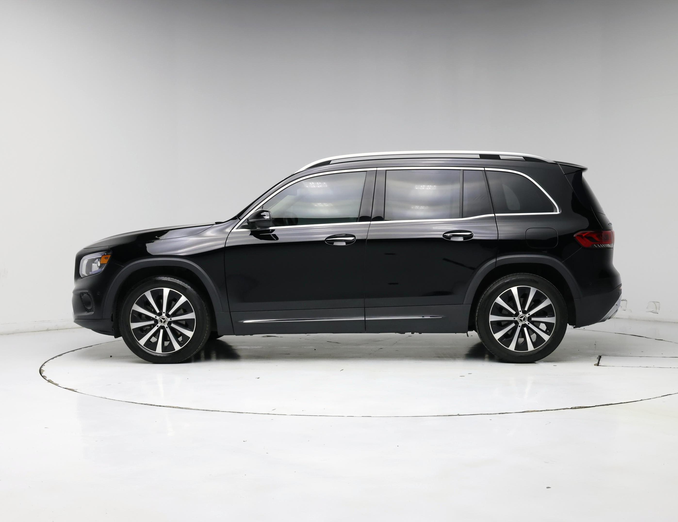 Thumbnail: 2021 Mercedes-Benz GLB - 3