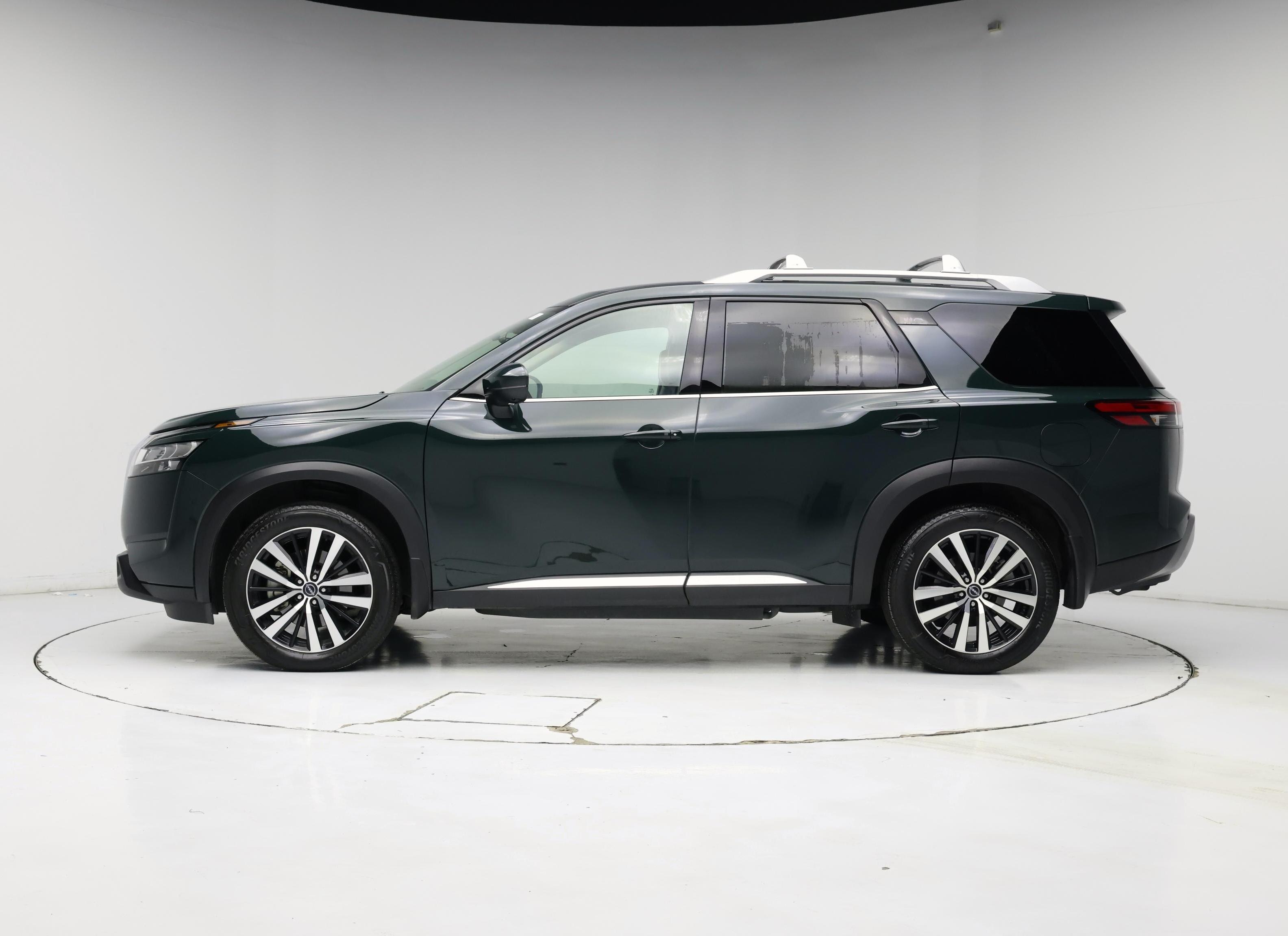 Thumbnail: 2024 Nissan Pathfinder - 3