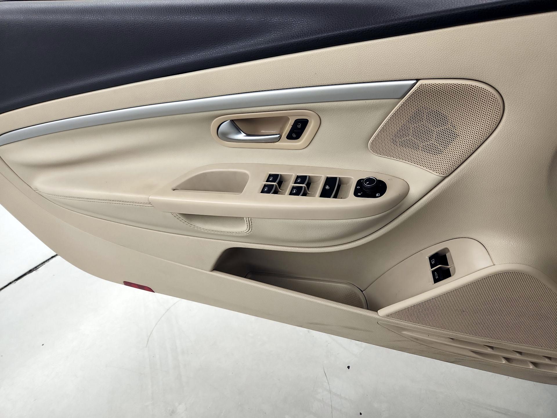 Thumbnail: 2016 Volkswagen Eos - 12
