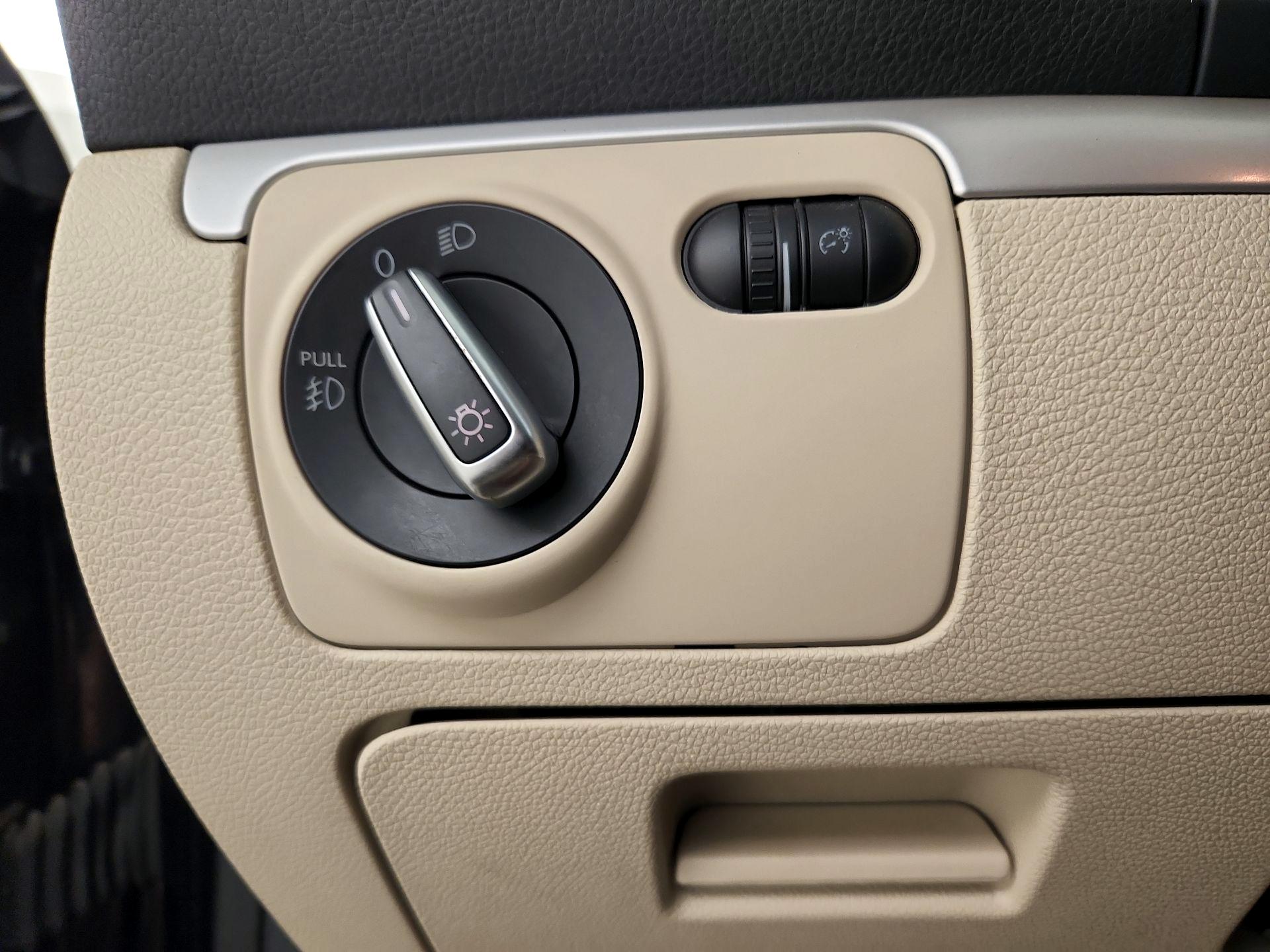 Thumbnail: 2016 Volkswagen Eos - 13