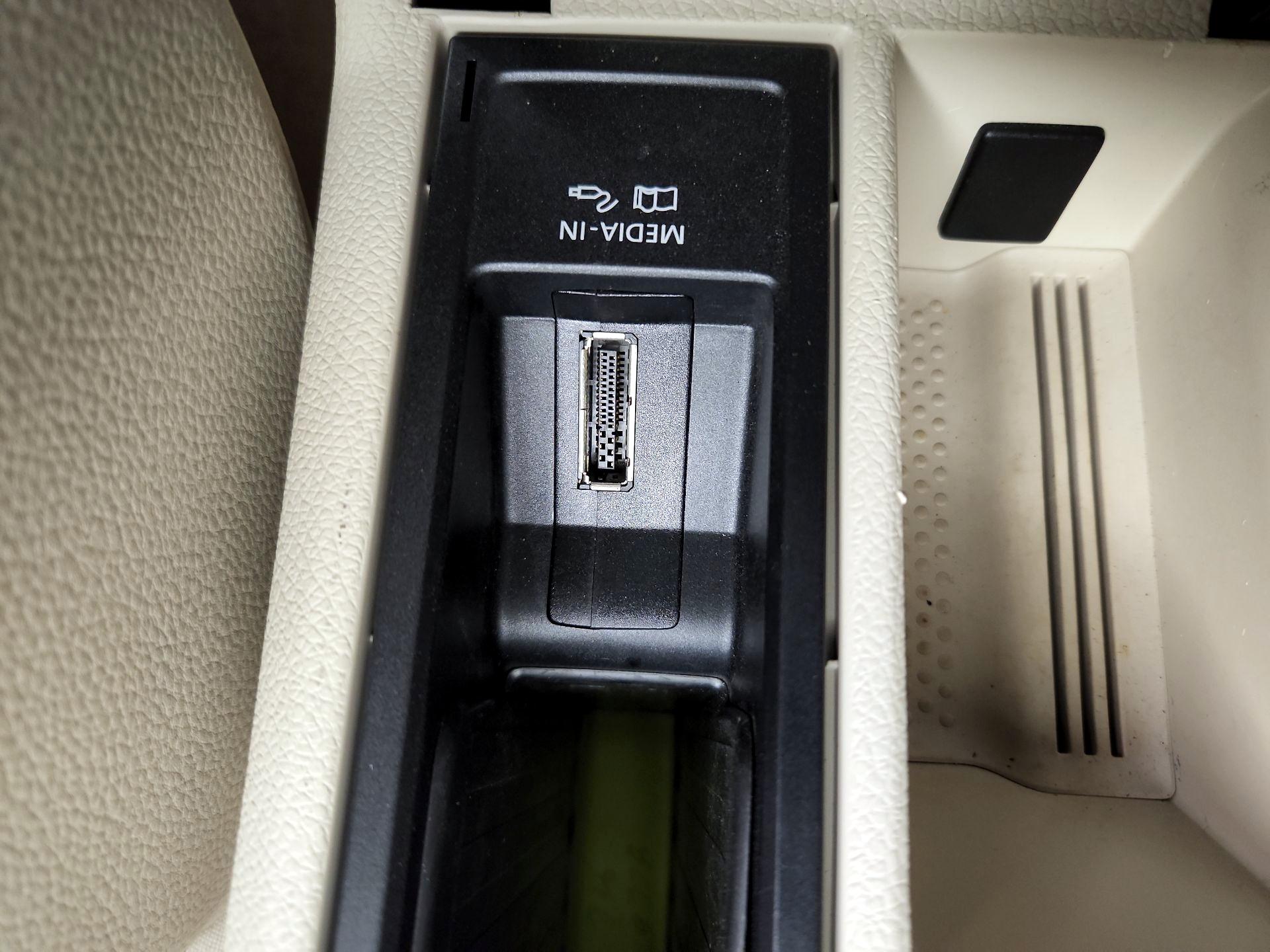 Thumbnail: 2016 Volkswagen Eos - 18