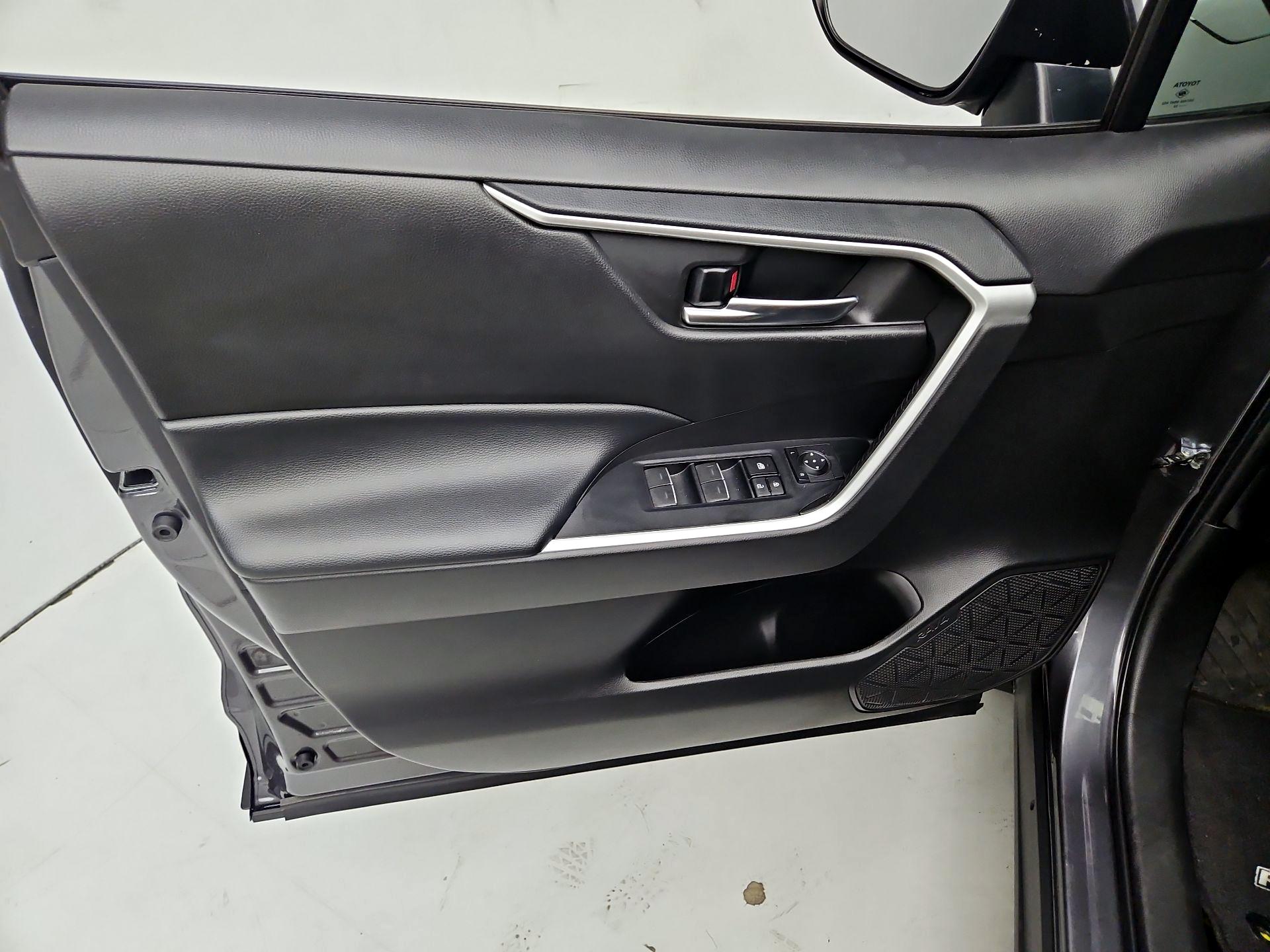 Thumbnail: 2022 Toyota RAV4 - 12