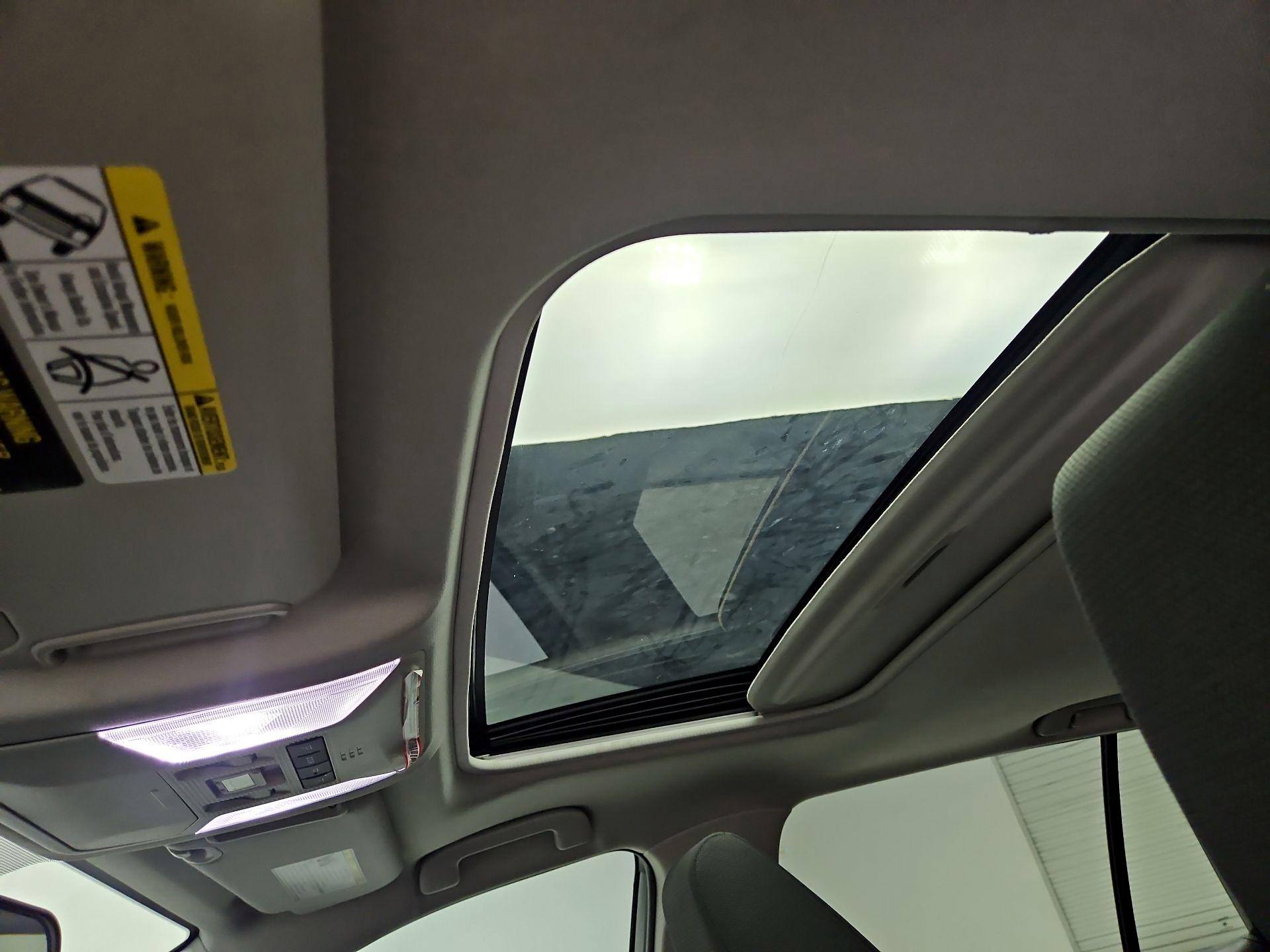 Thumbnail: 2022 Toyota RAV4 - 19