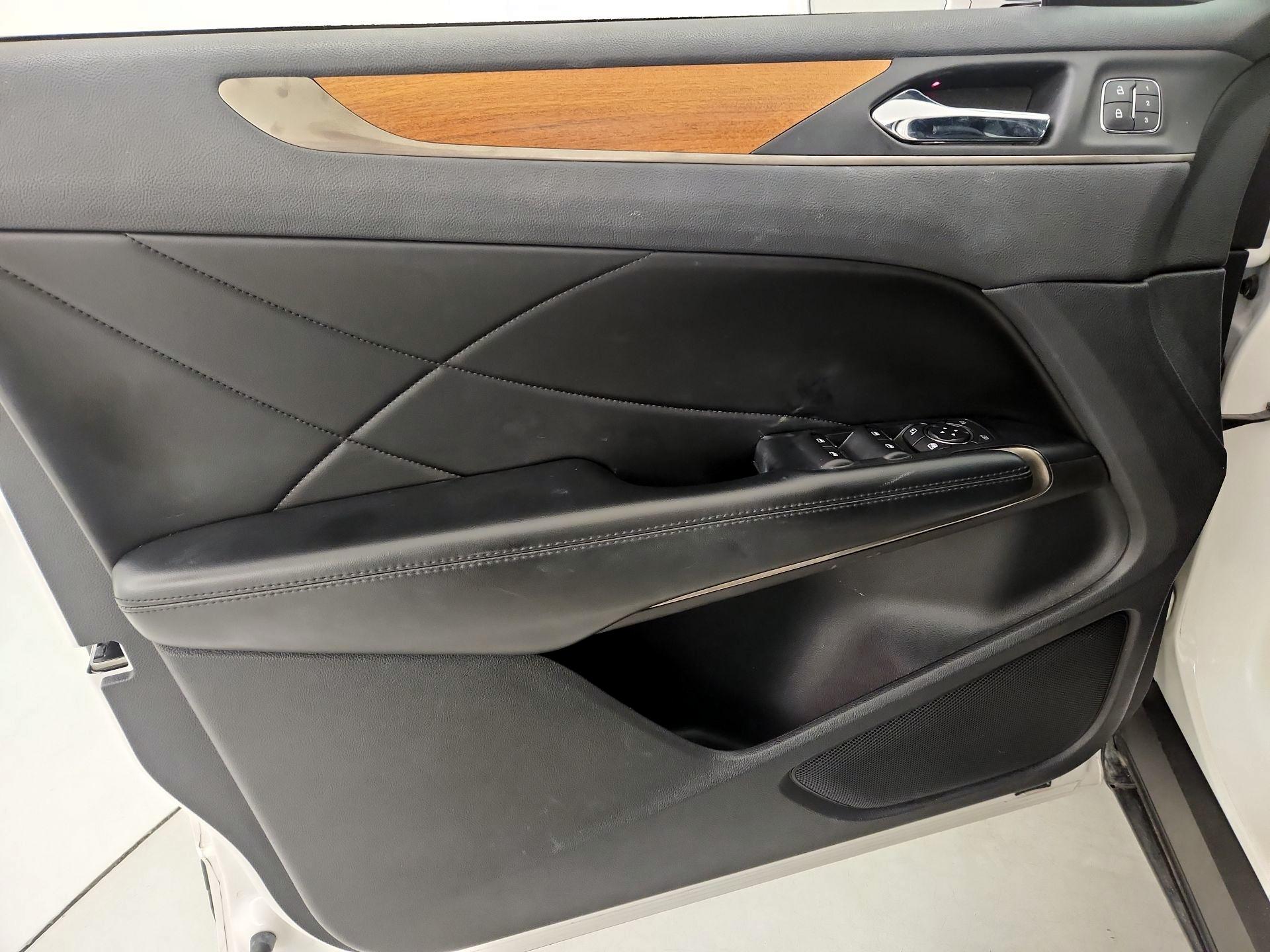 Thumbnail: 2019 Lincoln MKC - 12