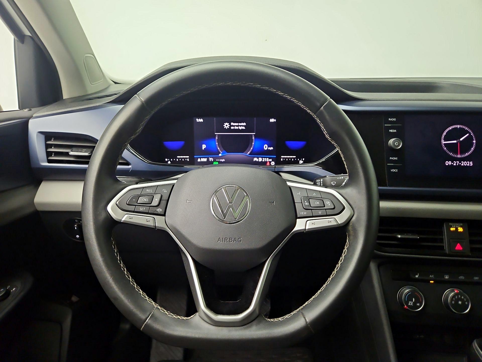 Thumbnail: 2022 Volkswagen Taos - 10