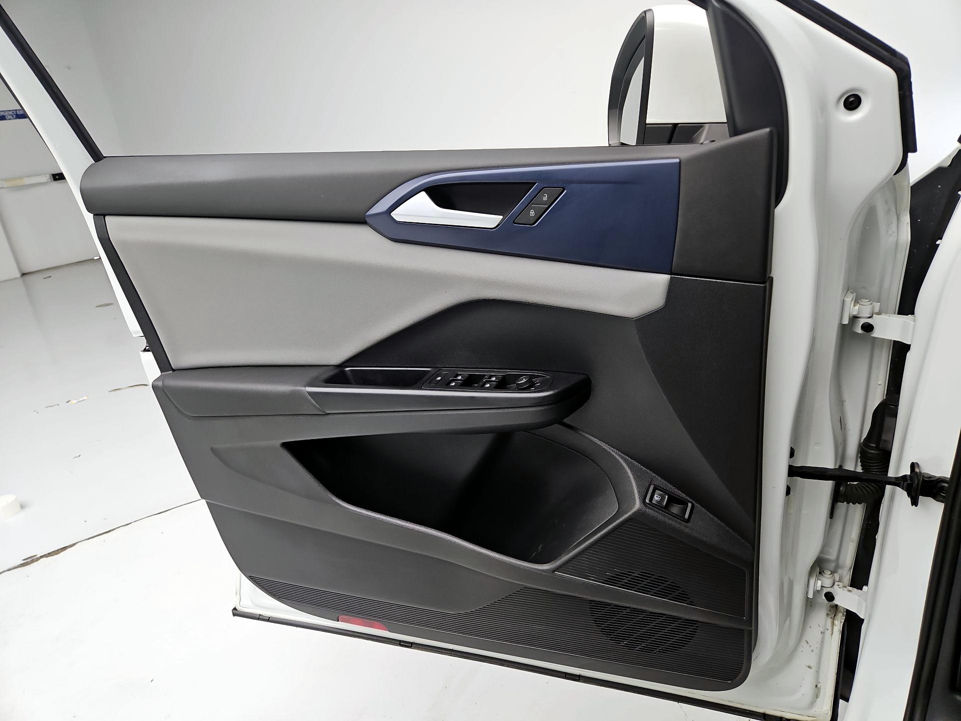 Thumbnail: 2022 Volkswagen Taos - 12