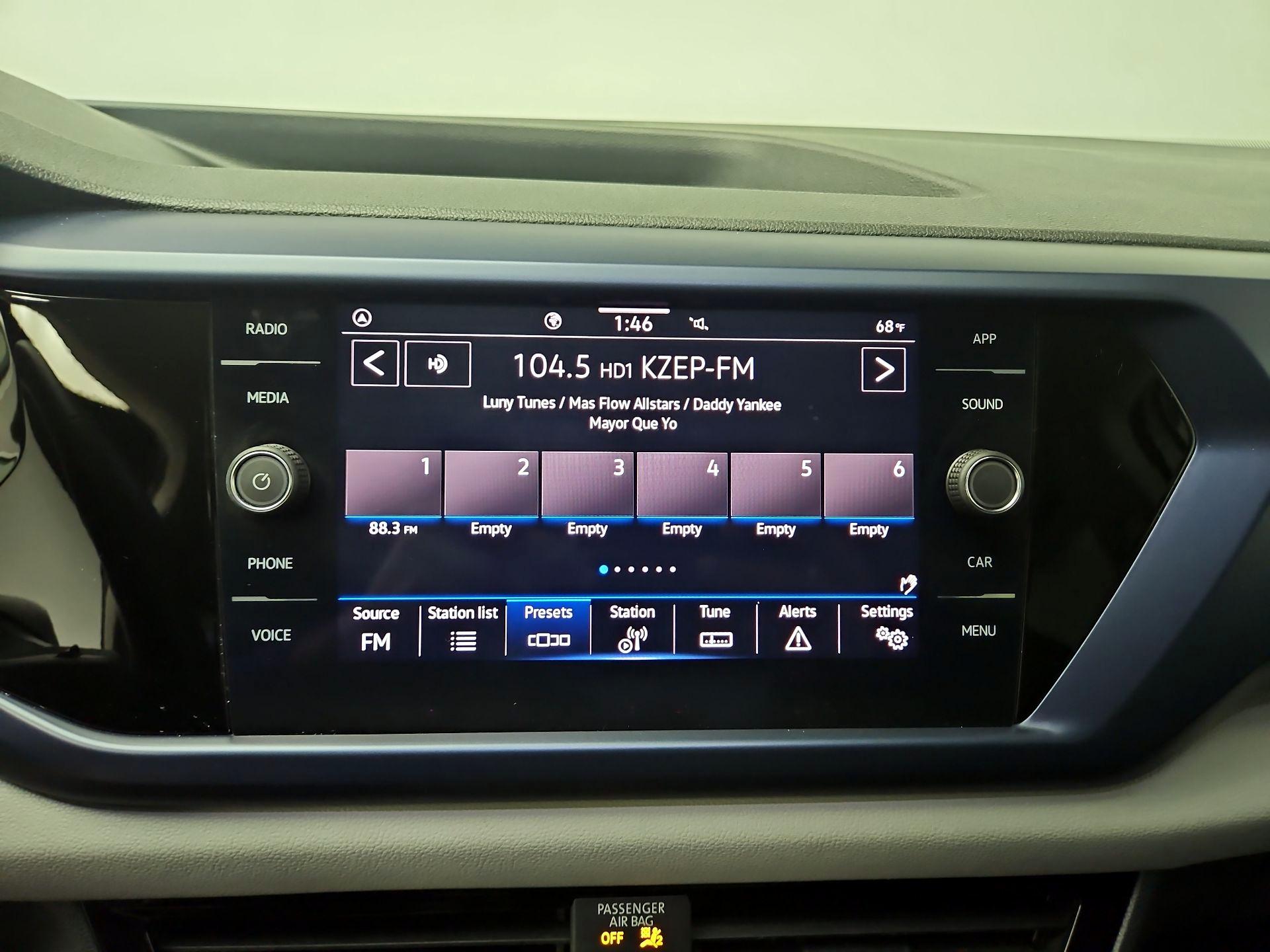 Thumbnail: 2022 Volkswagen Taos - 15