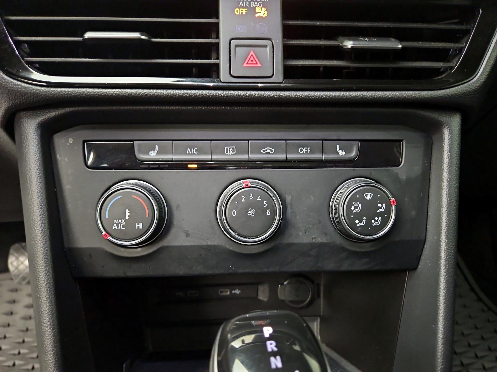 Thumbnail: 2022 Volkswagen Taos - 16