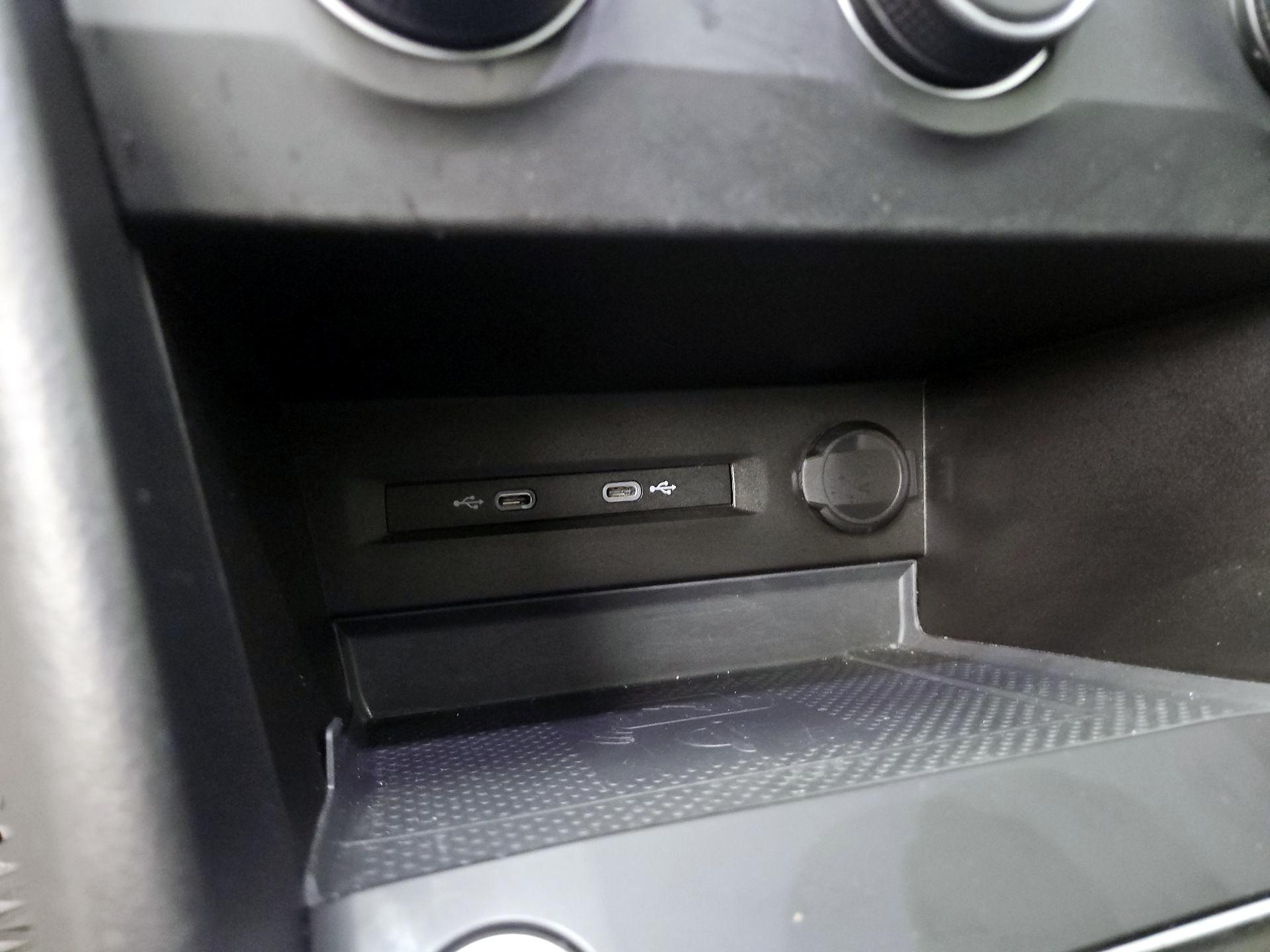 Thumbnail: 2022 Volkswagen Taos - 18