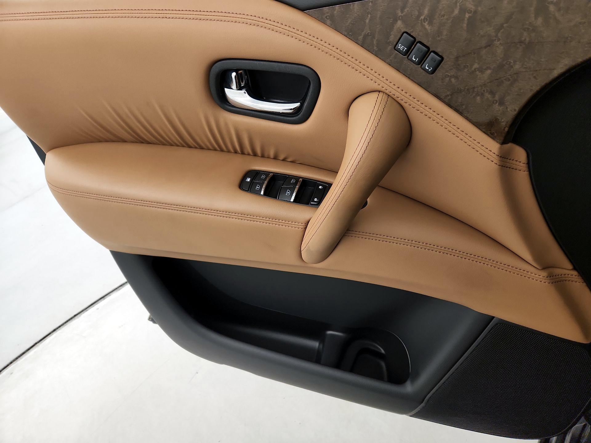 Thumbnail: 2017 INFINITI QX80 - 12