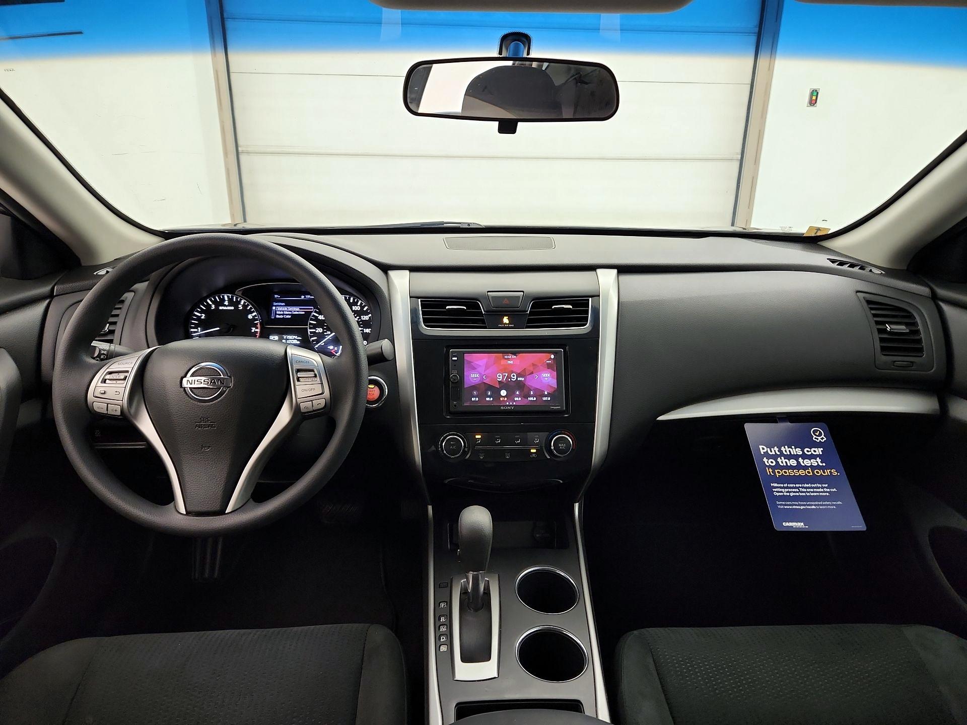 Thumbnail: 2015 Nissan Altima - 9