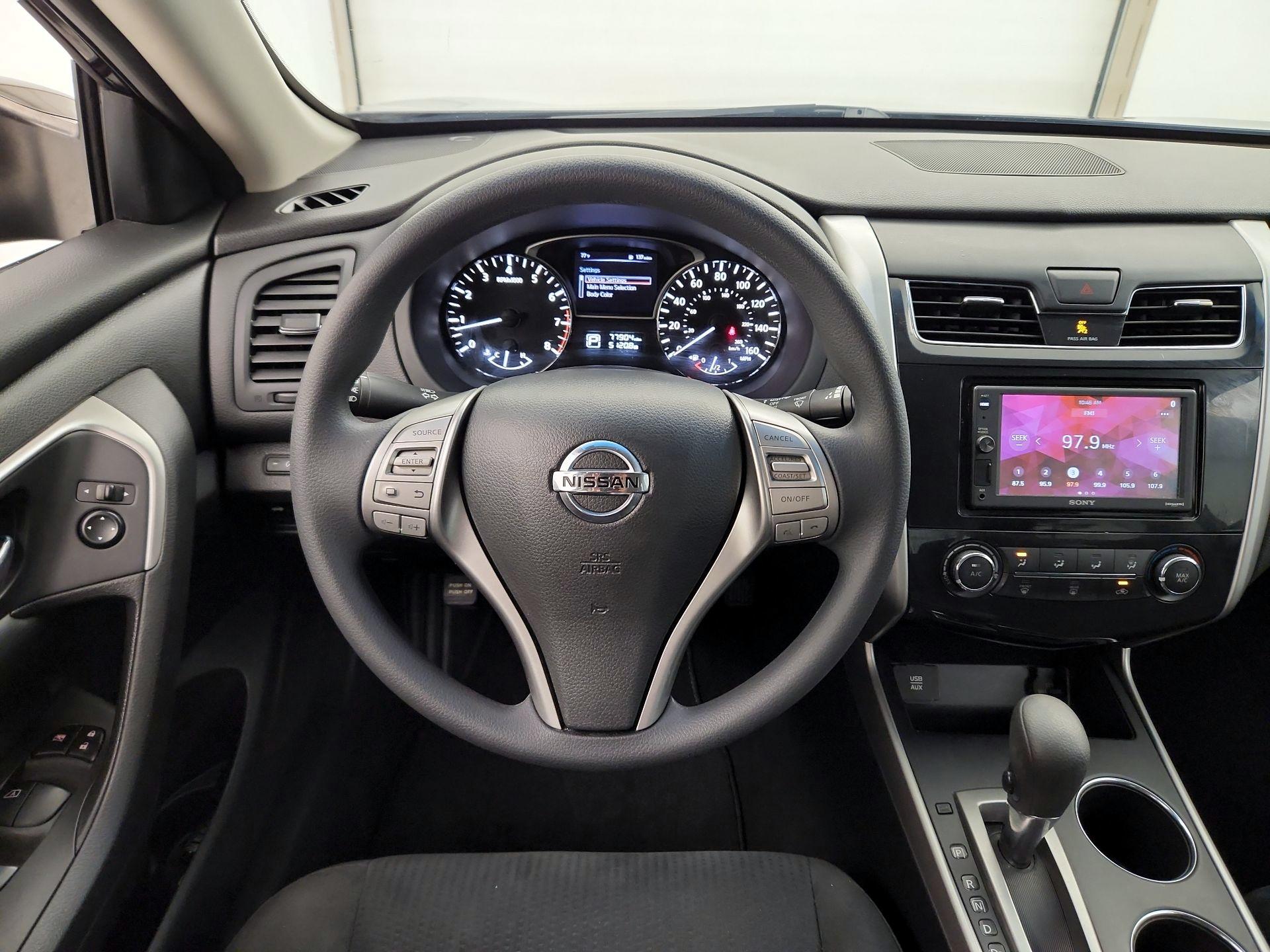 Thumbnail: 2015 Nissan Altima - 10