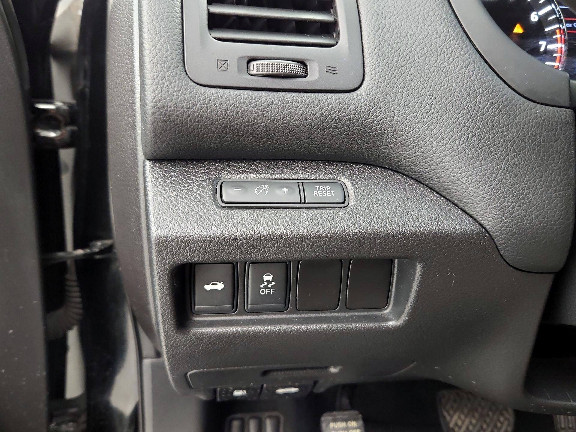 Thumbnail: 2015 Nissan Altima - 13