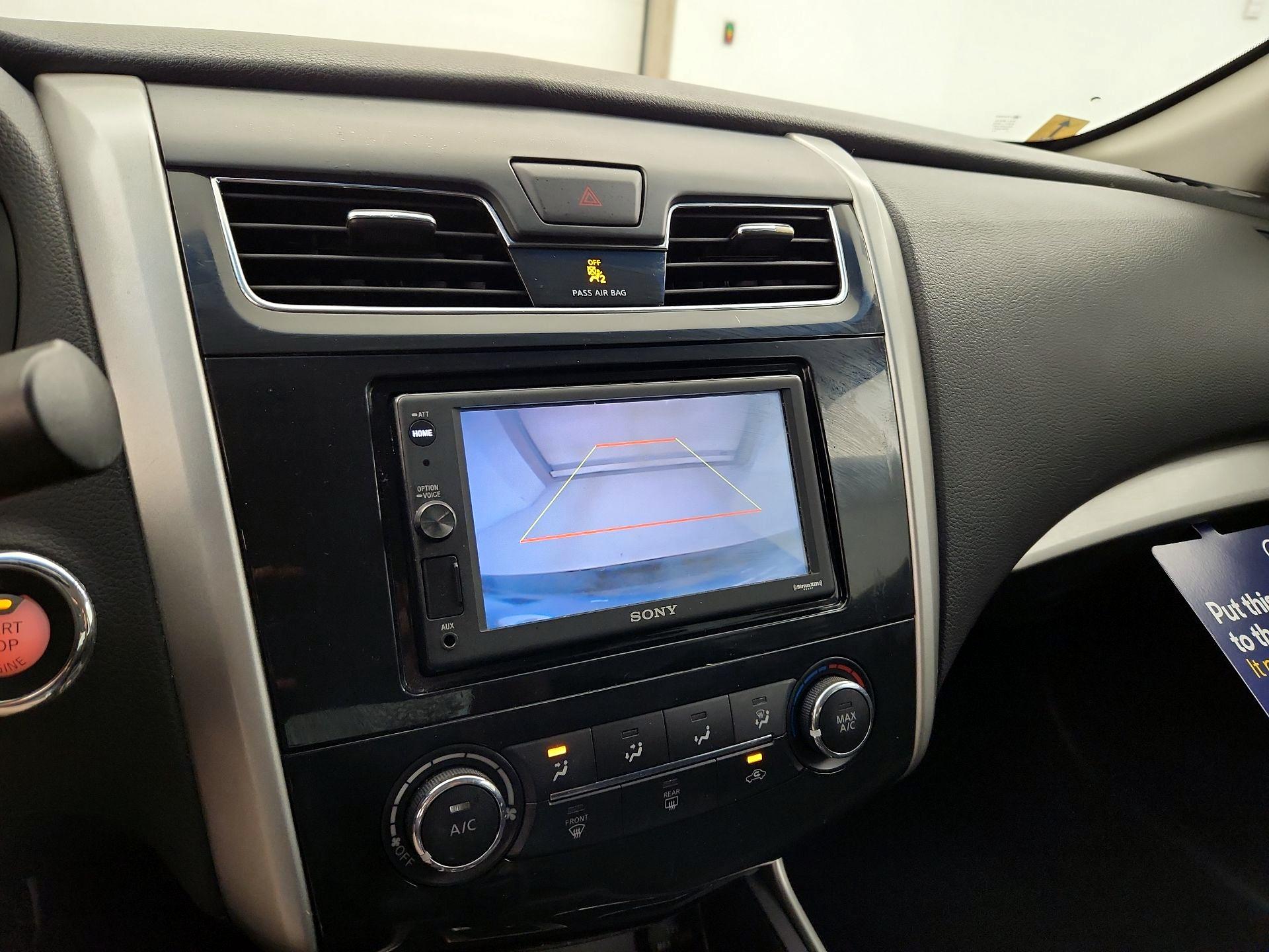 Thumbnail: 2015 Nissan Altima - 14