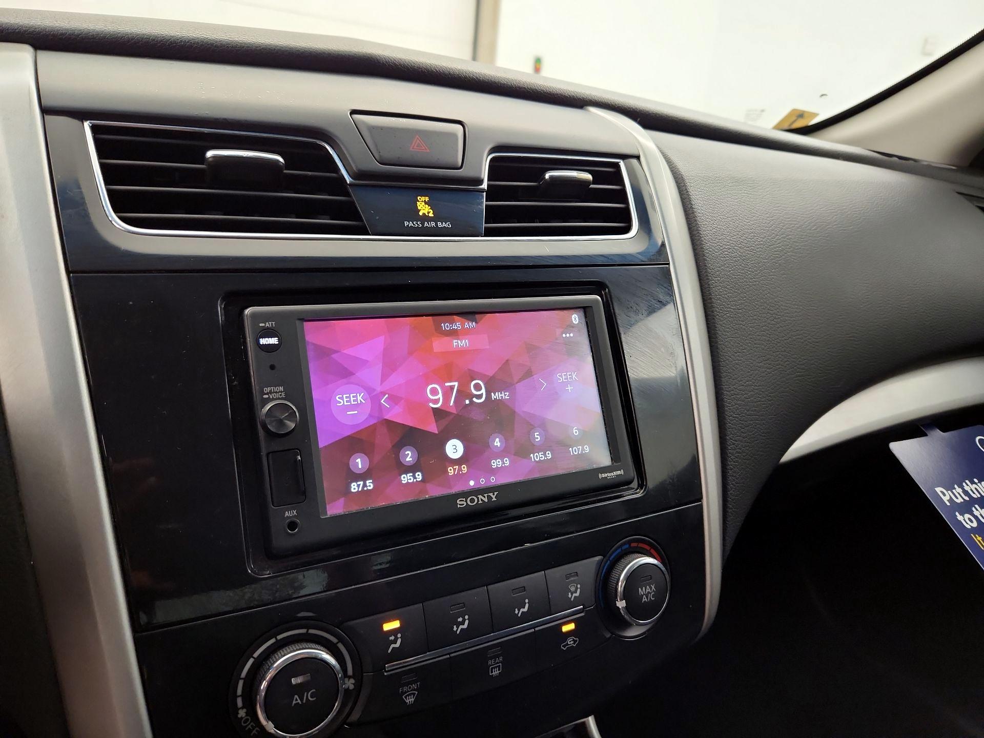 Thumbnail: 2015 Nissan Altima - 15