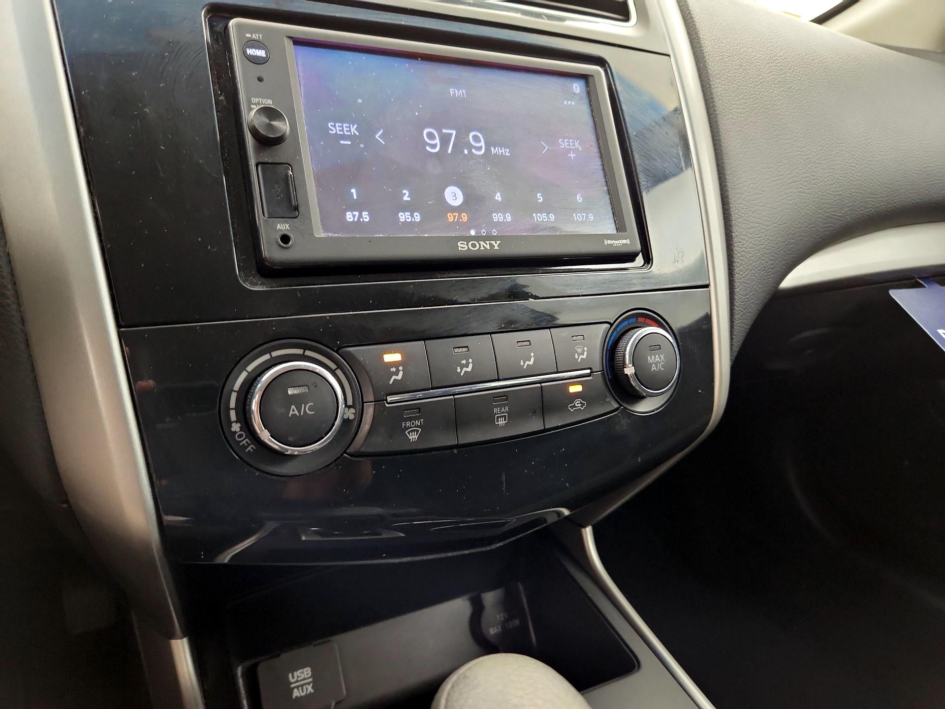 Thumbnail: 2015 Nissan Altima - 16