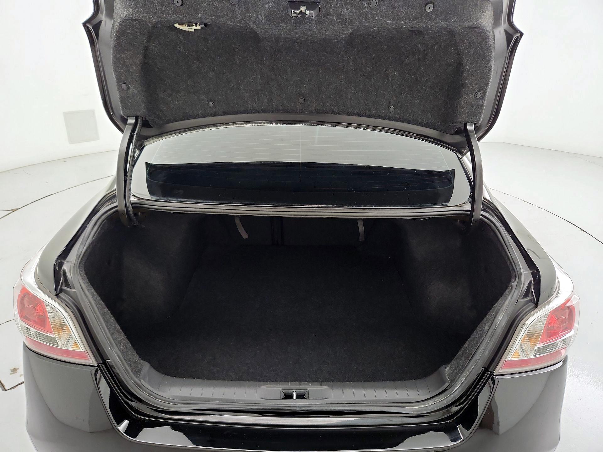 Thumbnail: 2015 Nissan Altima - 20