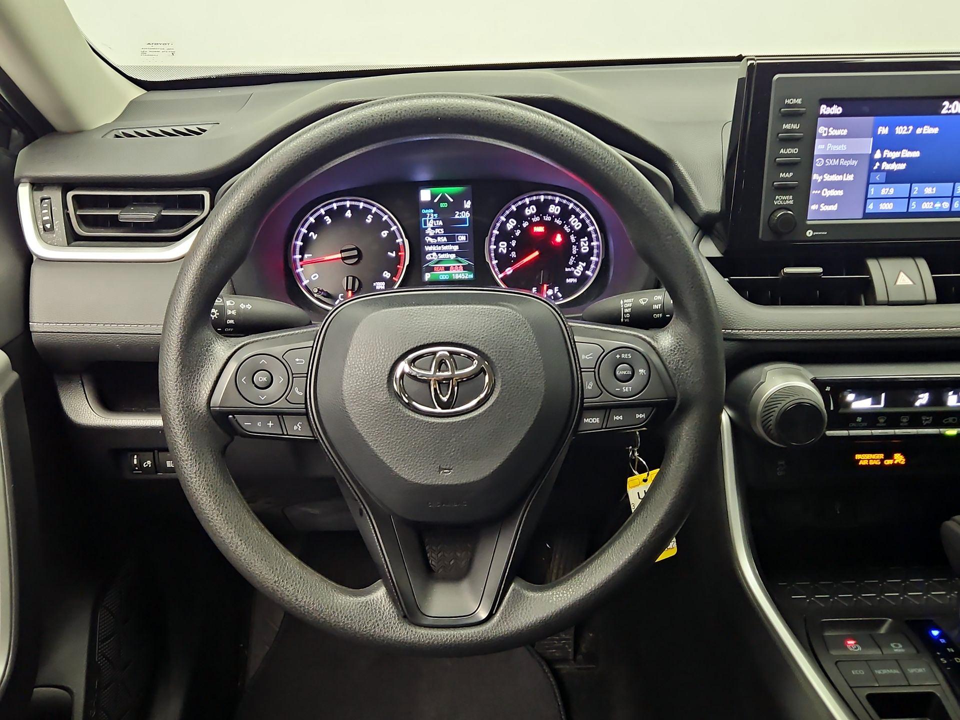 Thumbnail: 2022 Toyota RAV4 - 10
