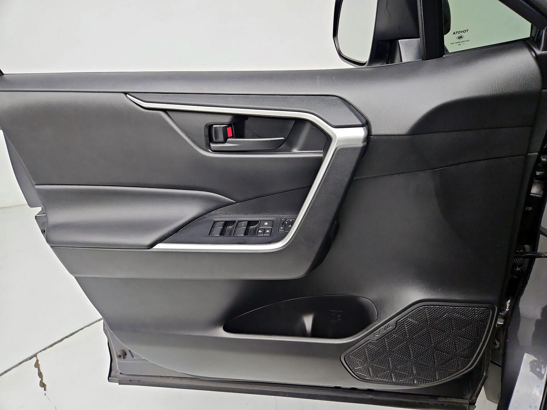 Thumbnail: 2022 Toyota RAV4 - 12