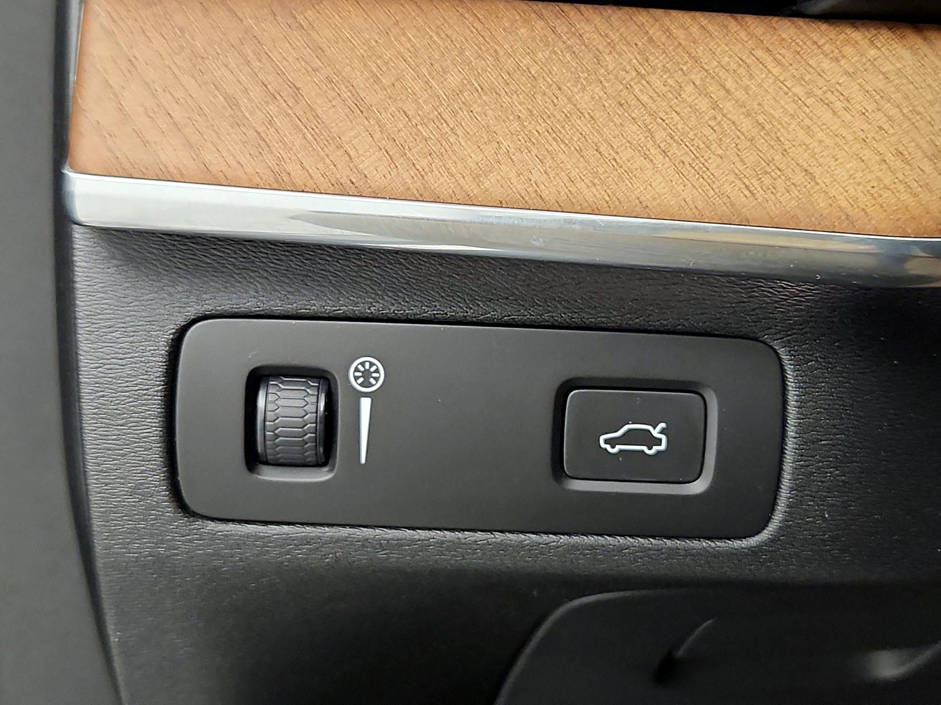 Thumbnail: 2020 Volvo XC90 - 13