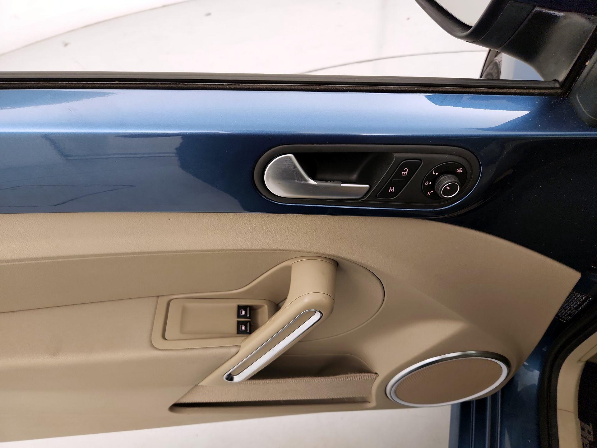 Thumbnail: 2016 Volkswagen Beetle - 12