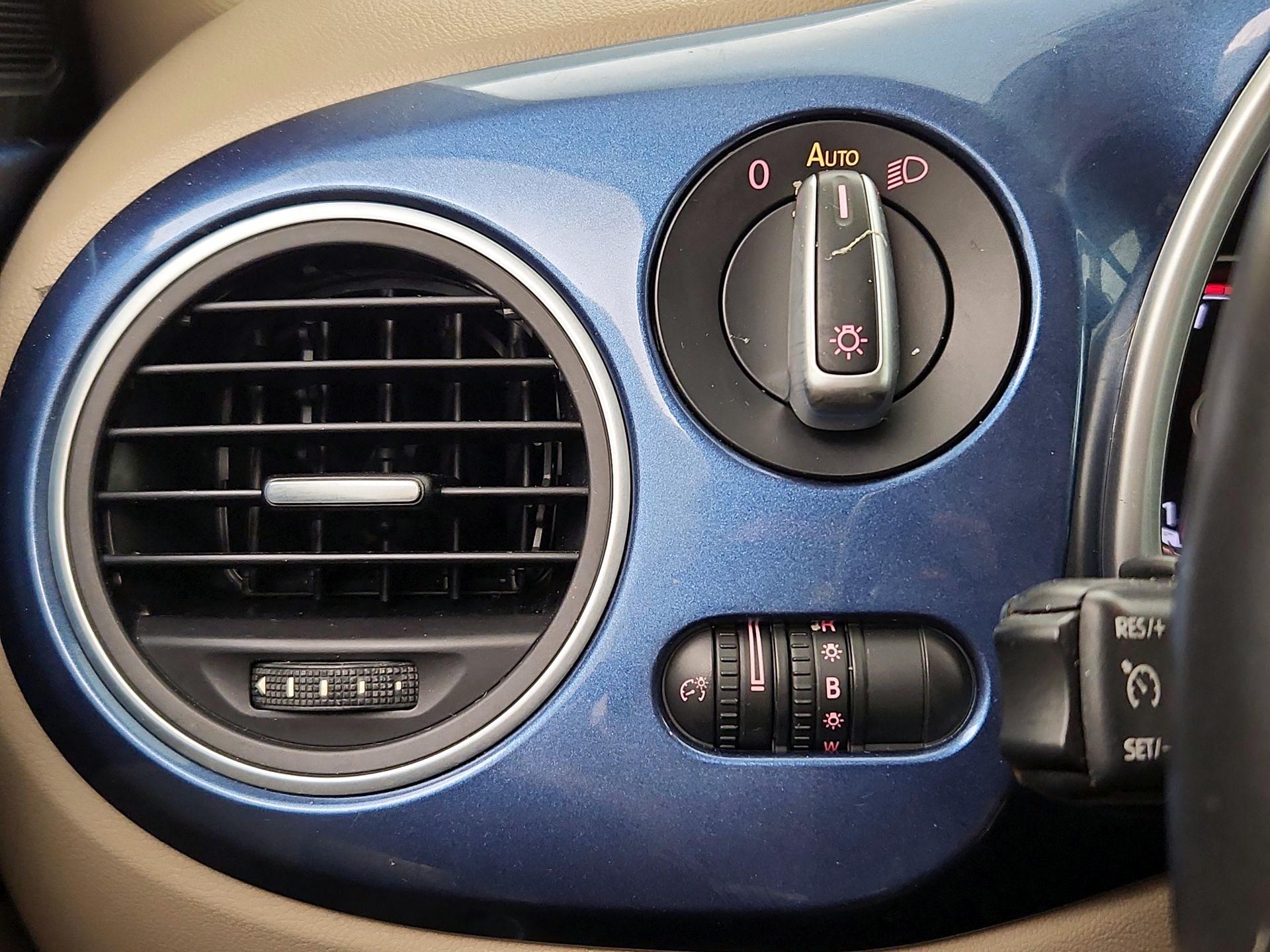 Thumbnail: 2016 Volkswagen Beetle - 13