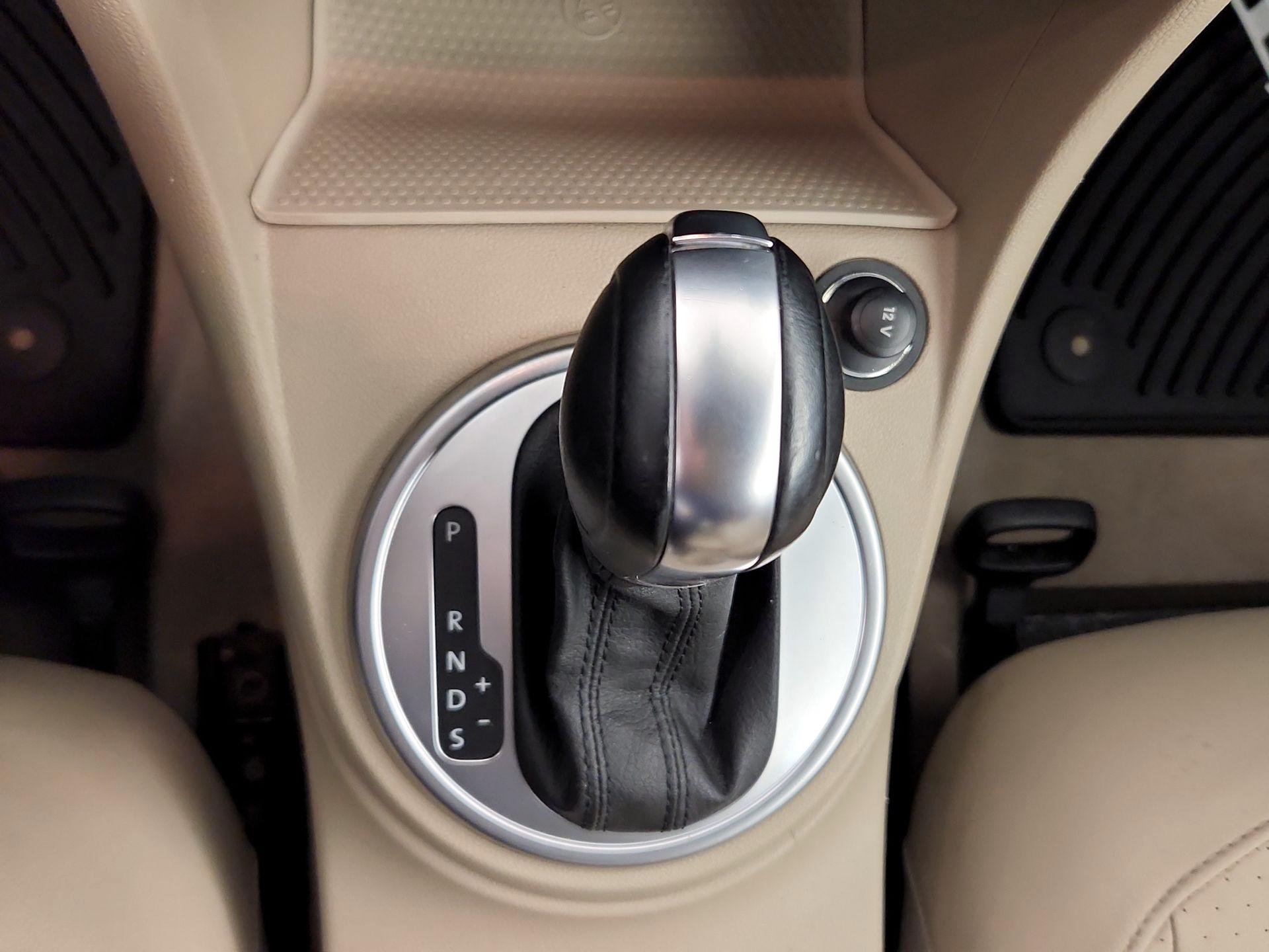 Thumbnail: 2016 Volkswagen Beetle - 17