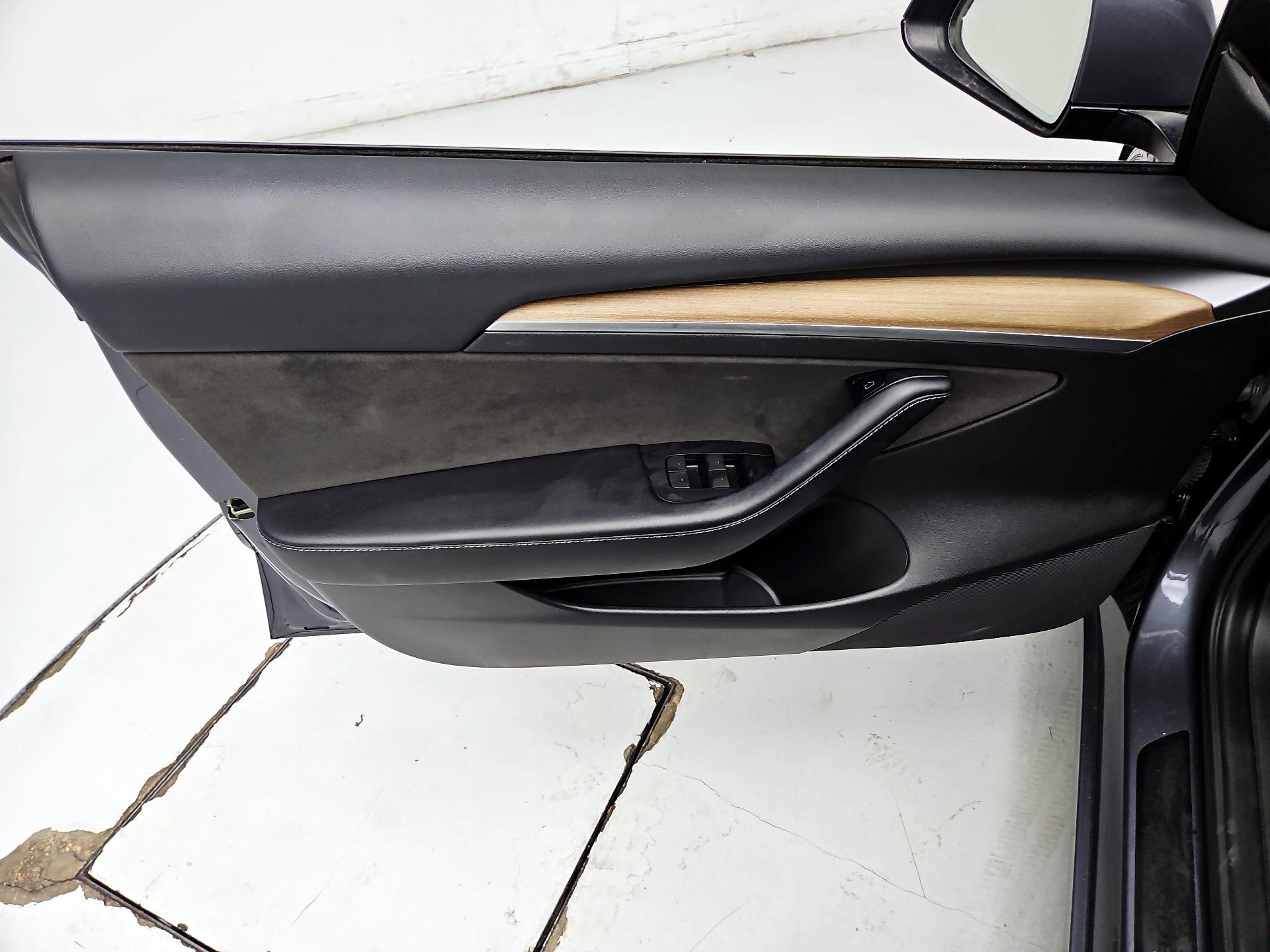 Thumbnail: 2023 Tesla Model 3 - 12