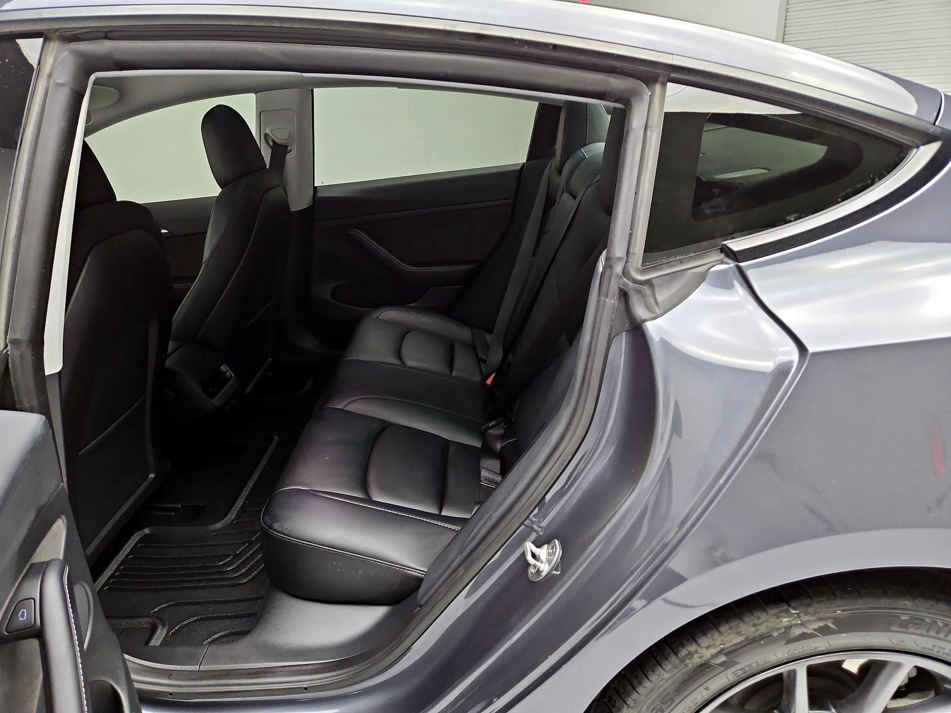 Thumbnail: 2023 Tesla Model 3 - 19