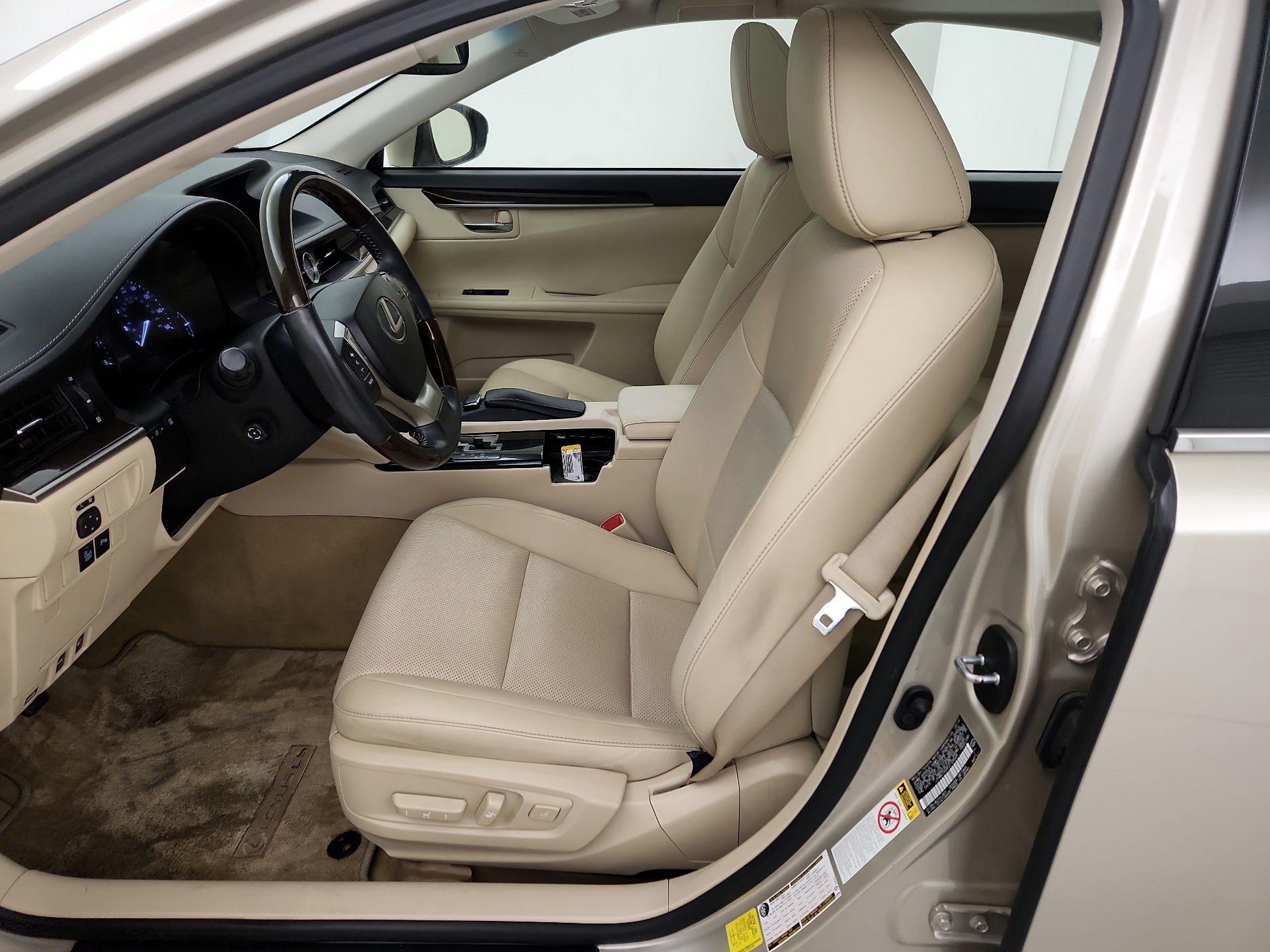 Thumbnail: 2014 Lexus ES - 11