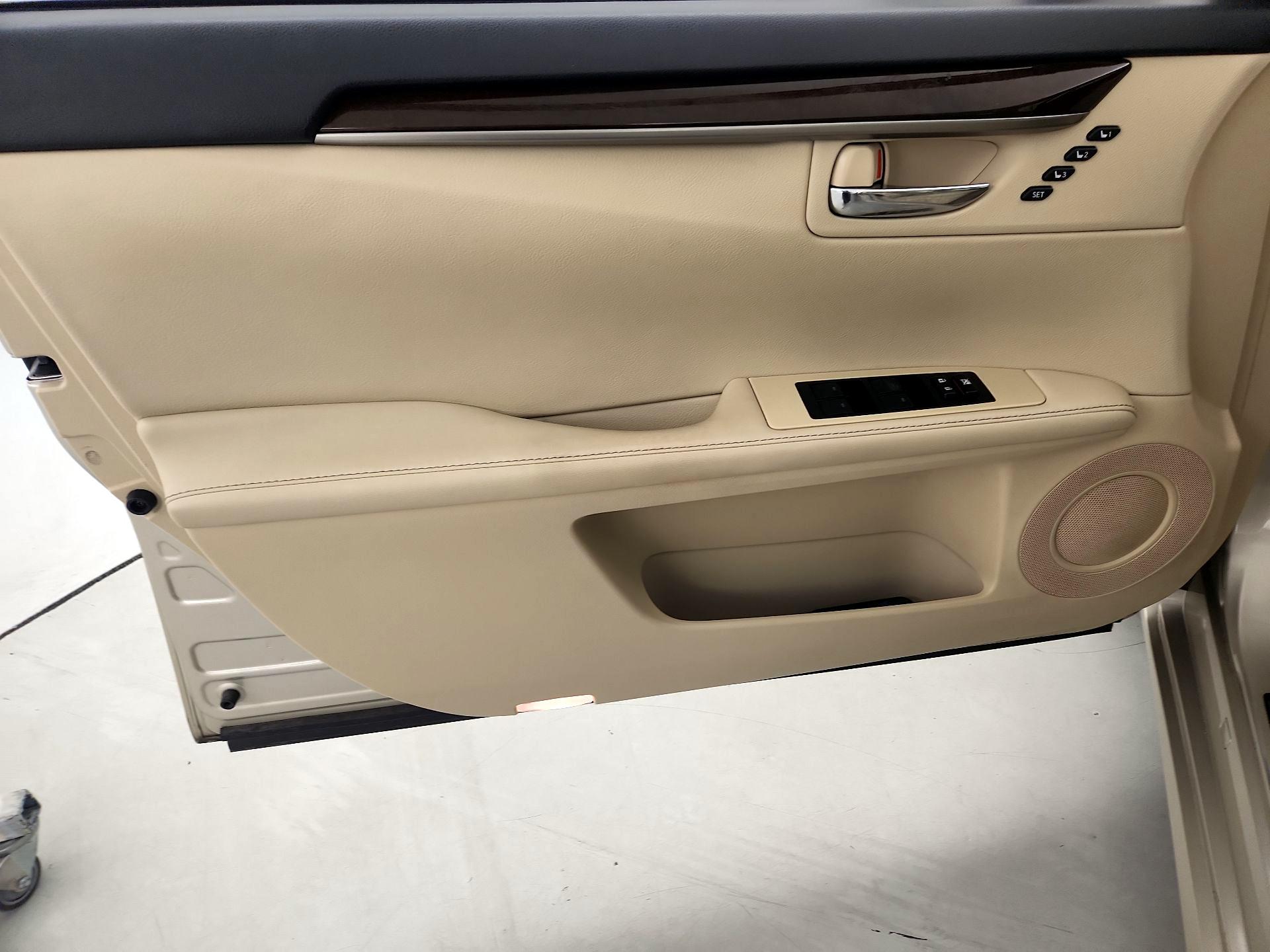 Thumbnail: 2014 Lexus ES - 12