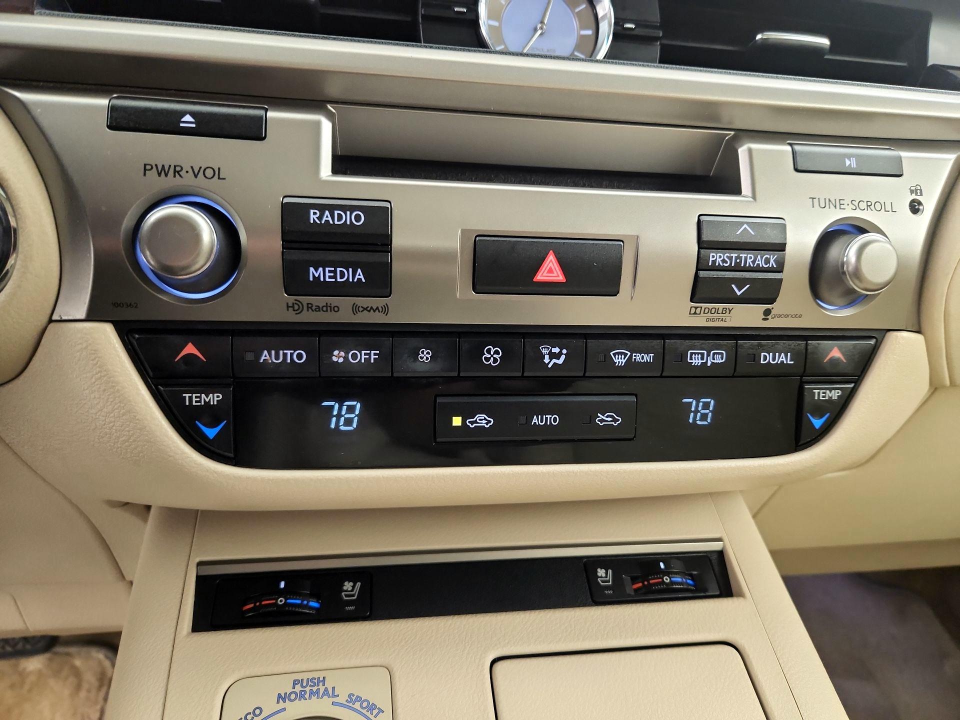 Thumbnail: 2014 Lexus ES - 16