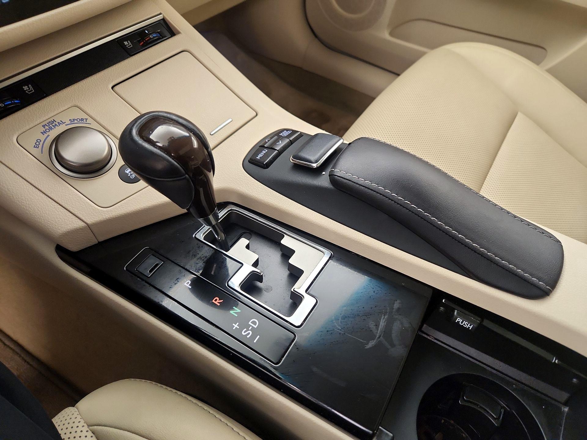 Thumbnail: 2014 Lexus ES - 17