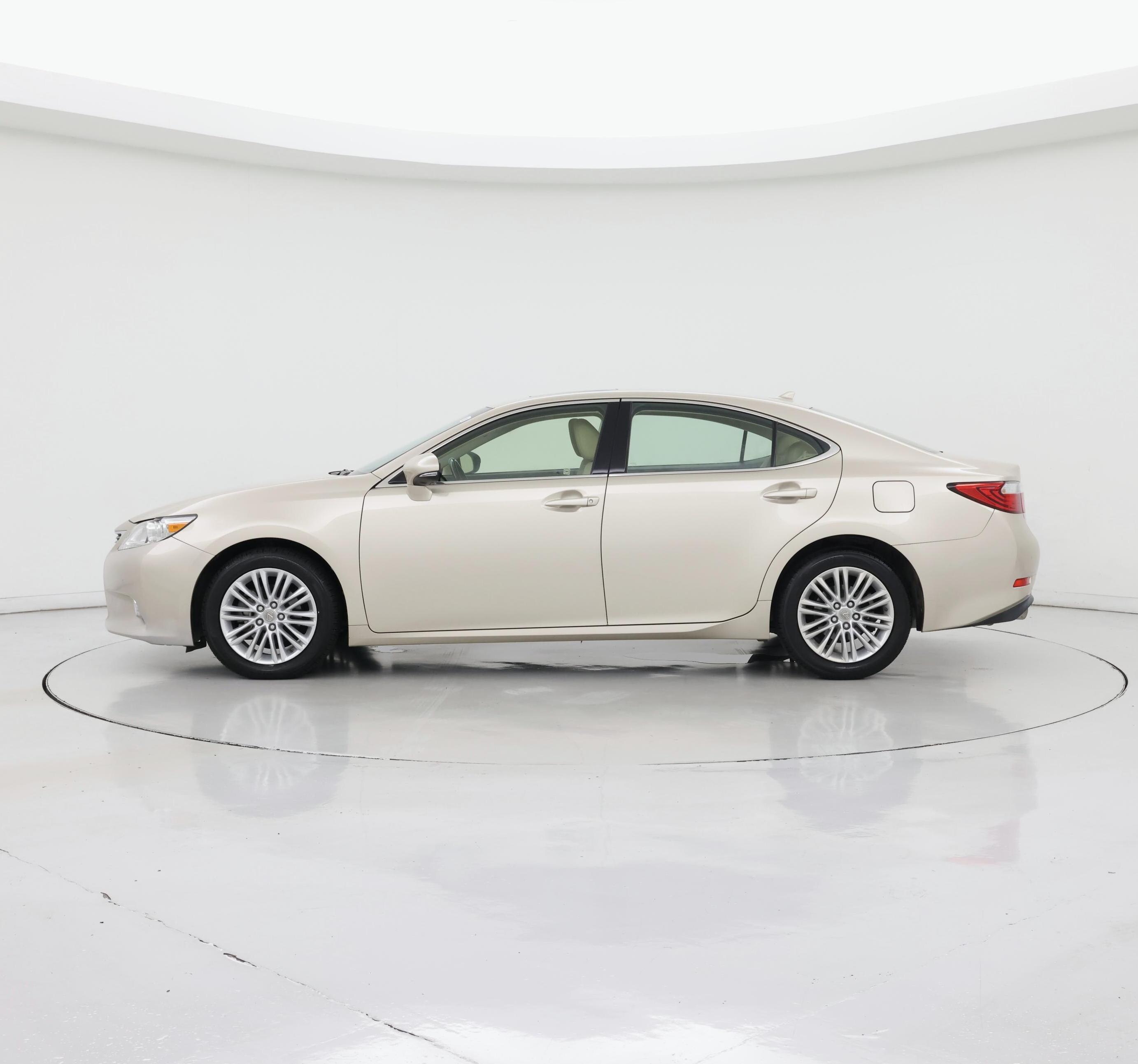 Thumbnail: 2014 Lexus ES - 3