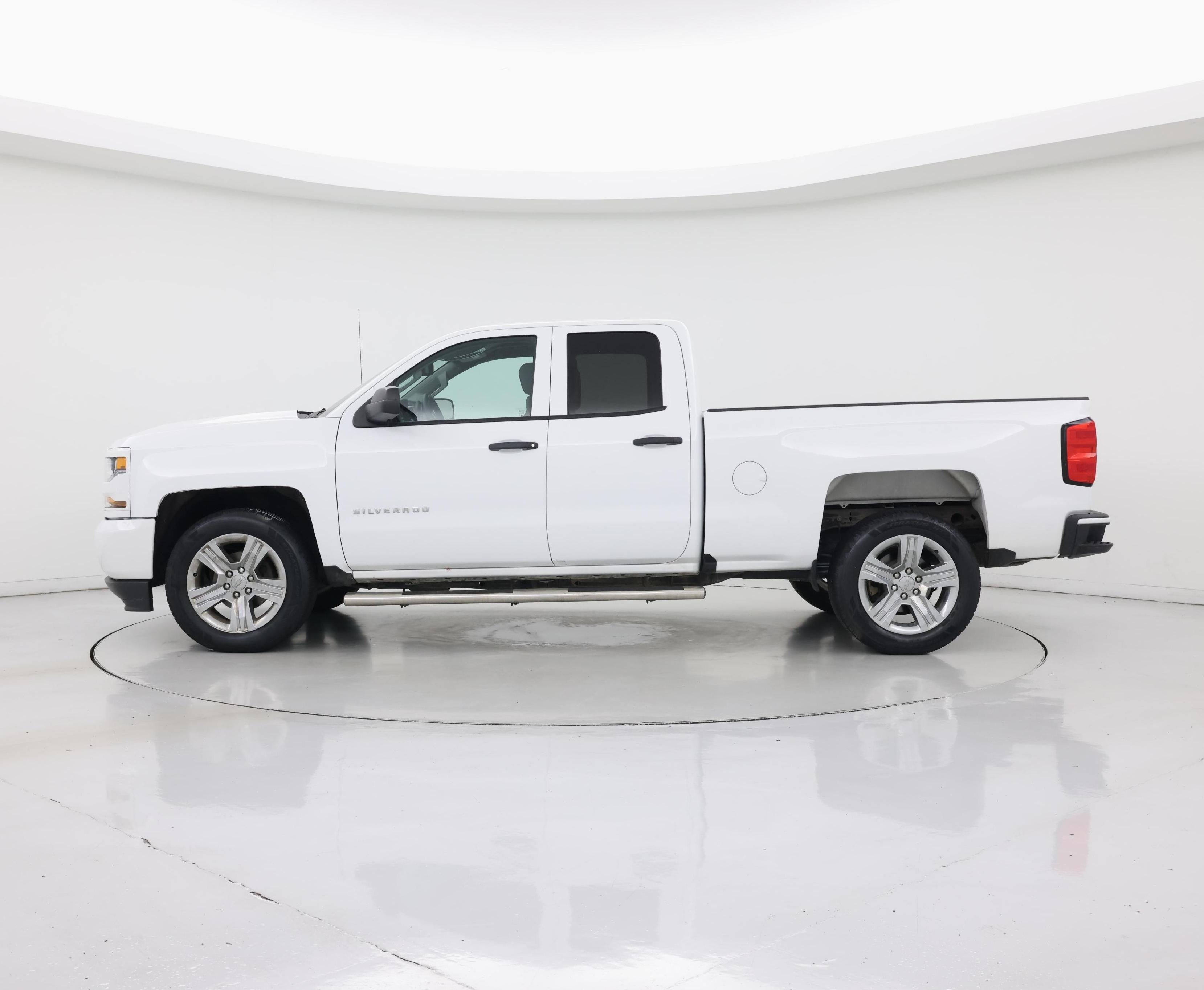 Thumbnail: 2017 Chevrolet Silverado 1500 - 3