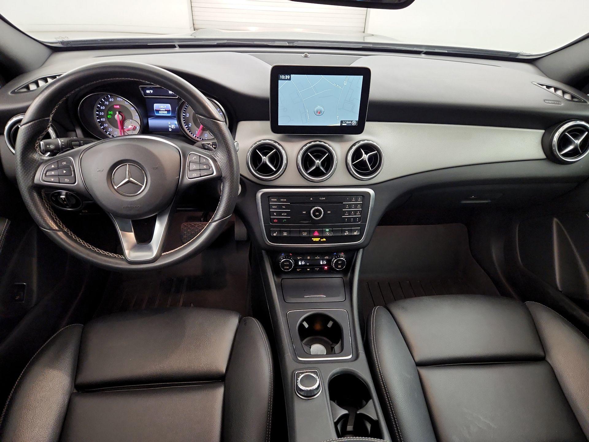 Thumbnail: 2017 Mercedes-Benz GLA - 9