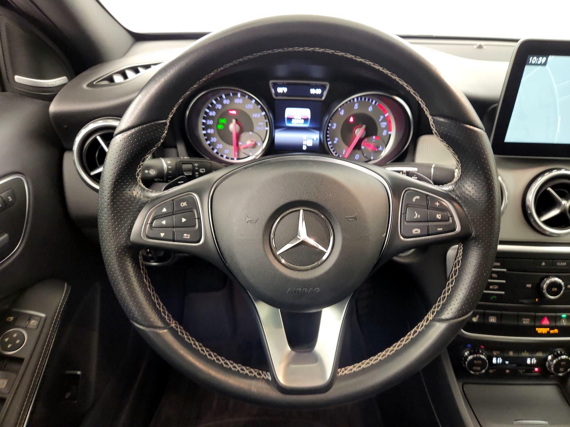 Thumbnail: 2017 Mercedes-Benz GLA - 10