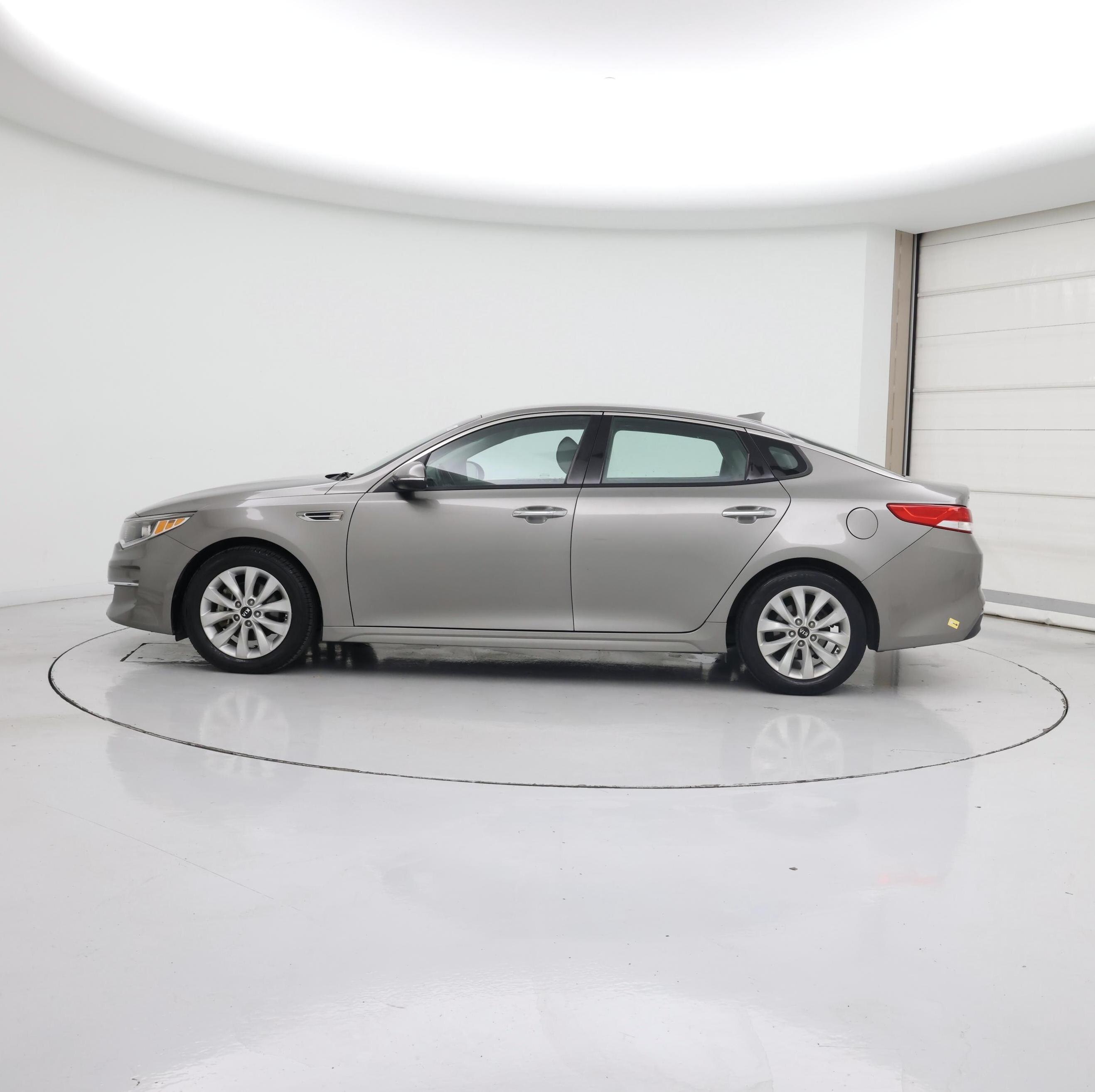 Thumbnail: 2018 Kia Optima - 3