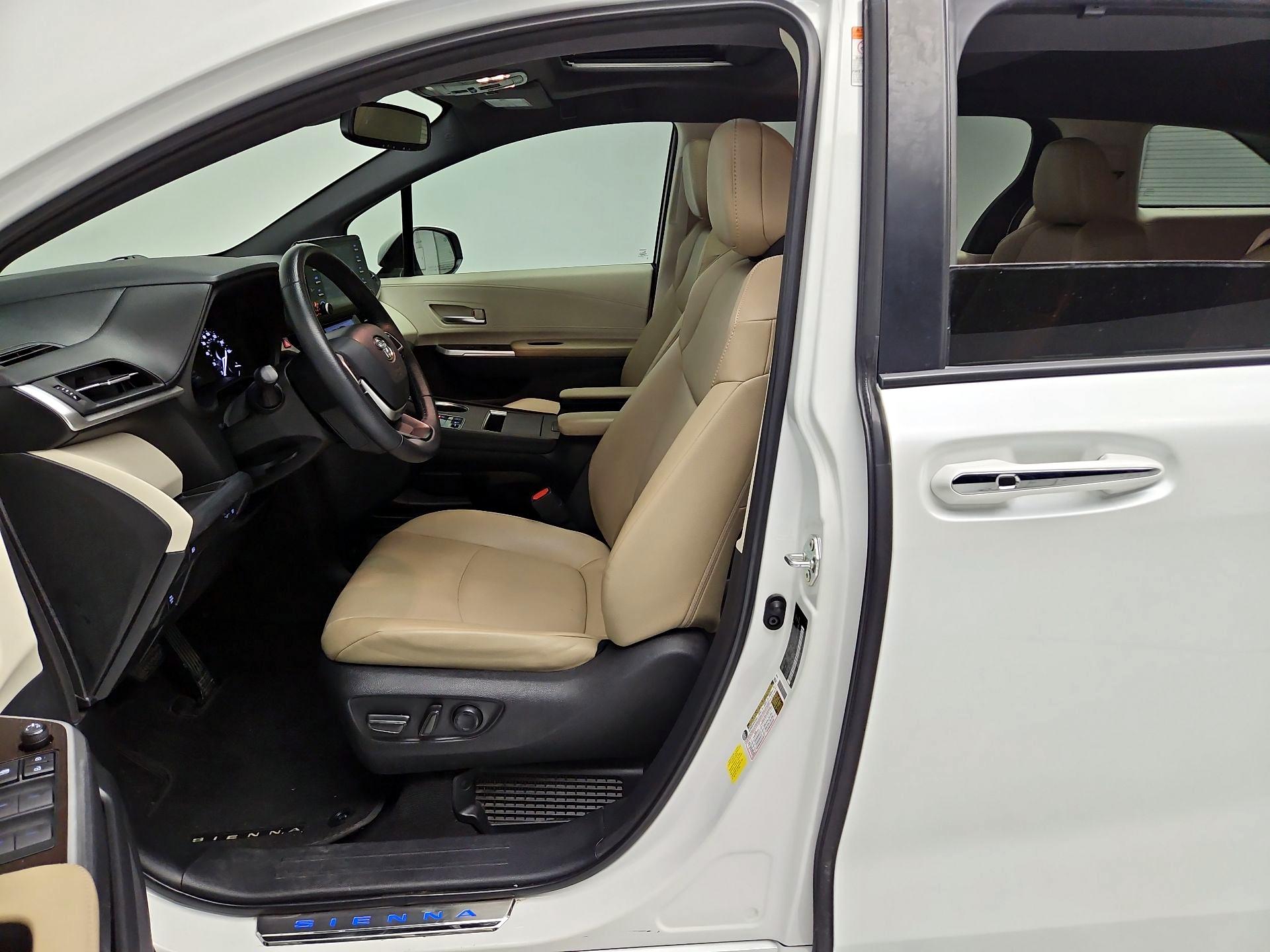 Thumbnail: 2022 Toyota Sienna - 11