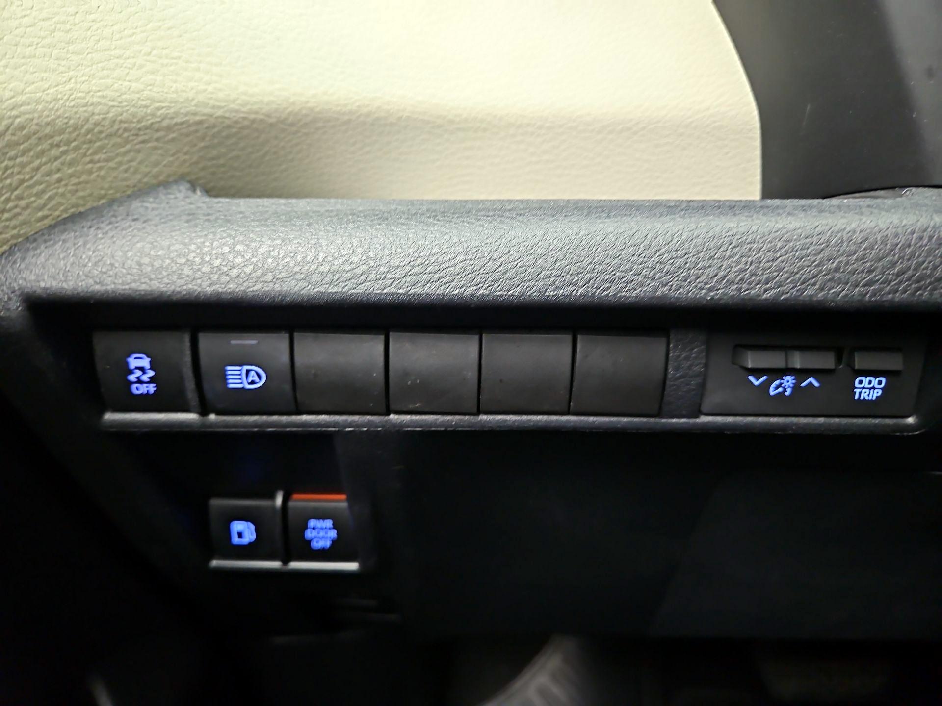 Thumbnail: 2022 Toyota Sienna - 13