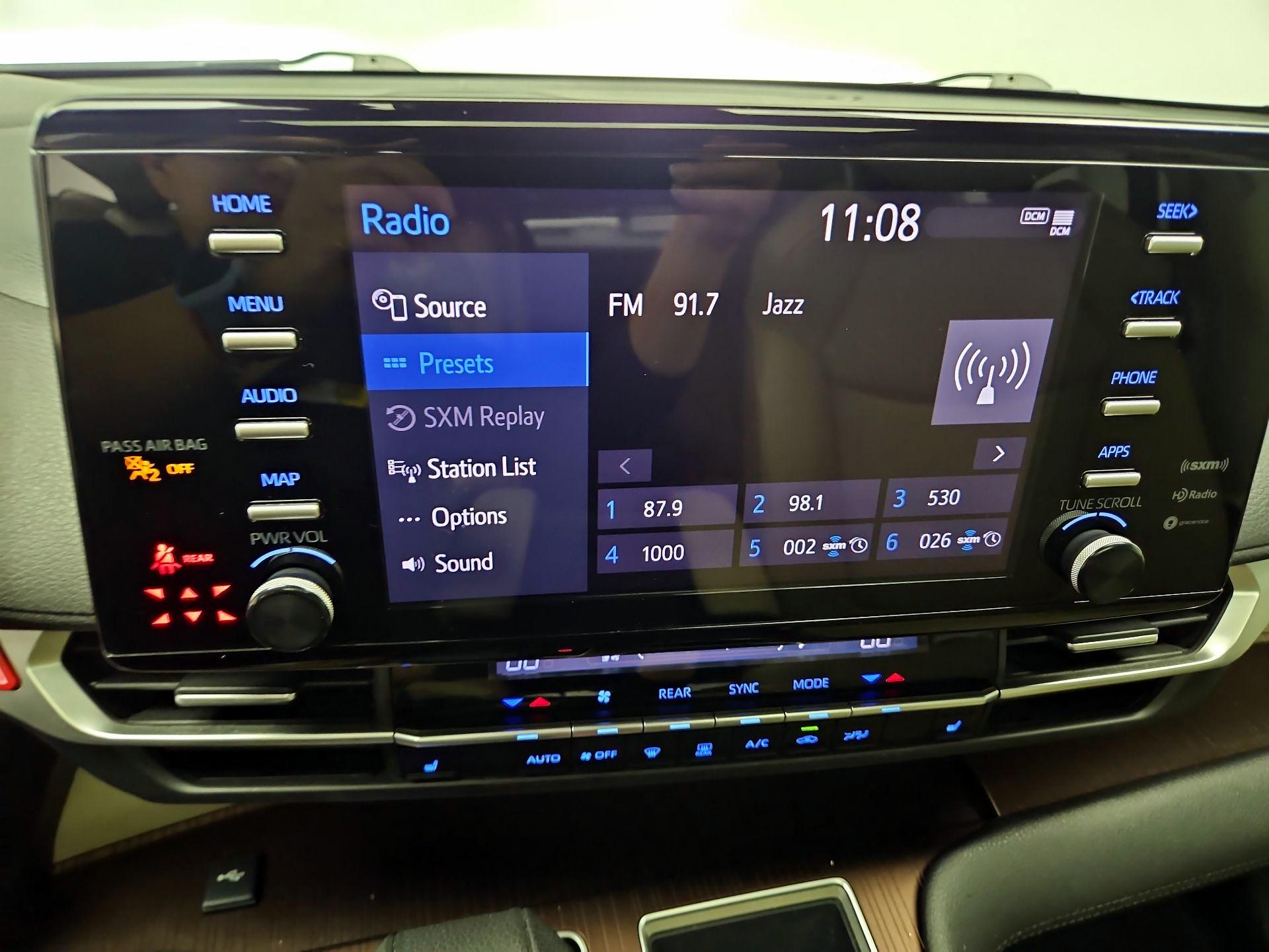 Thumbnail: 2022 Toyota Sienna - 15