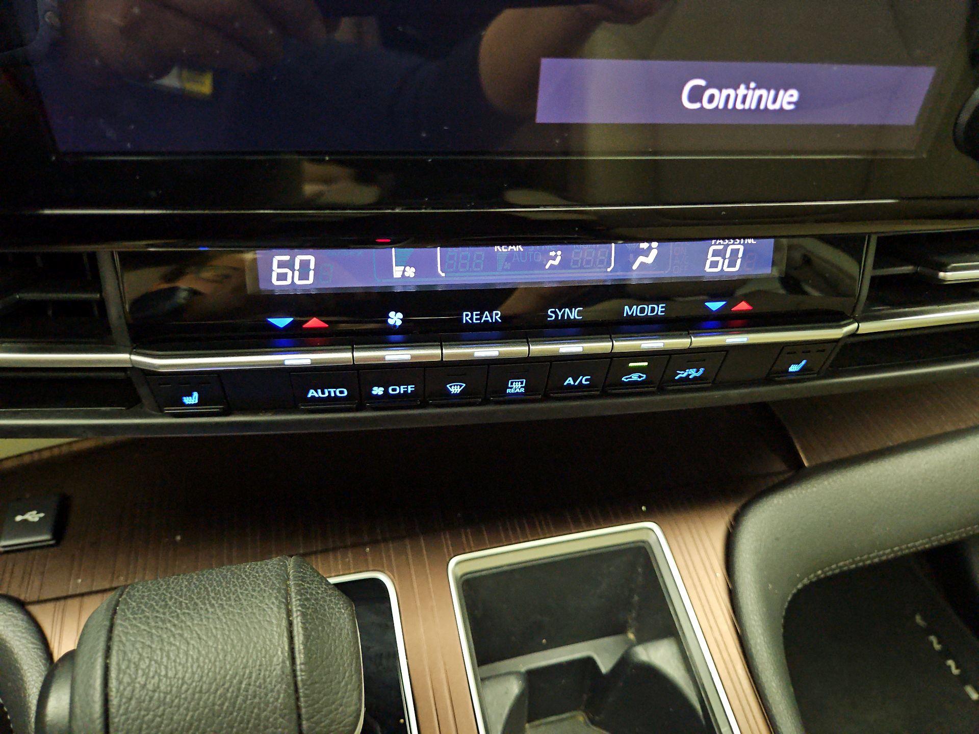 Thumbnail: 2022 Toyota Sienna - 16