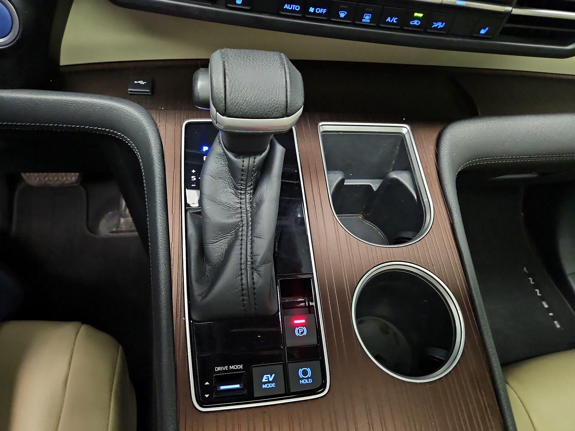 Thumbnail: 2022 Toyota Sienna - 17