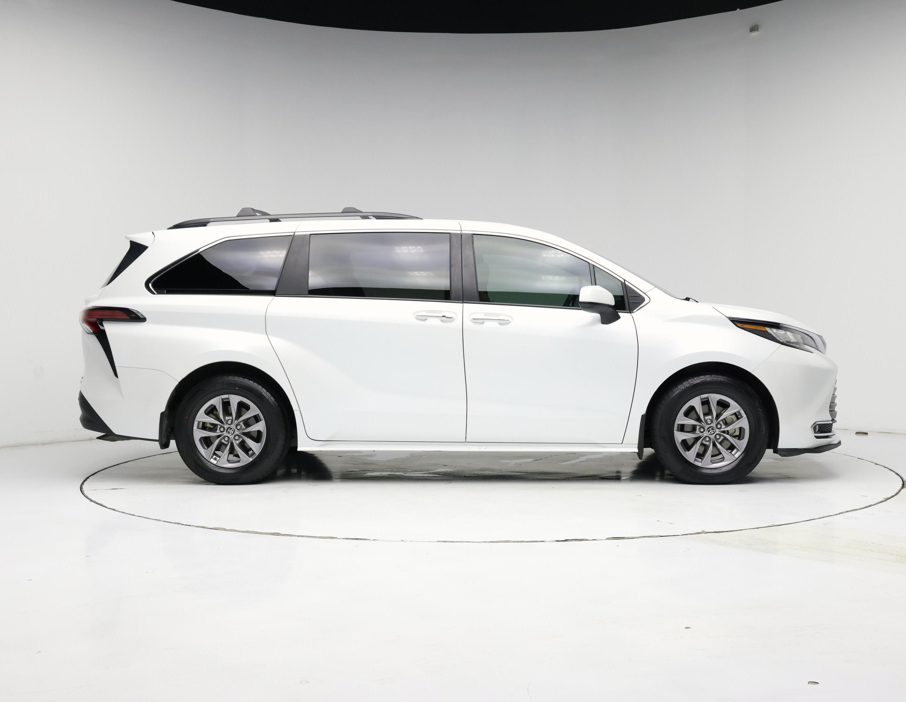 Thumbnail: 2022 Toyota Sienna - 7