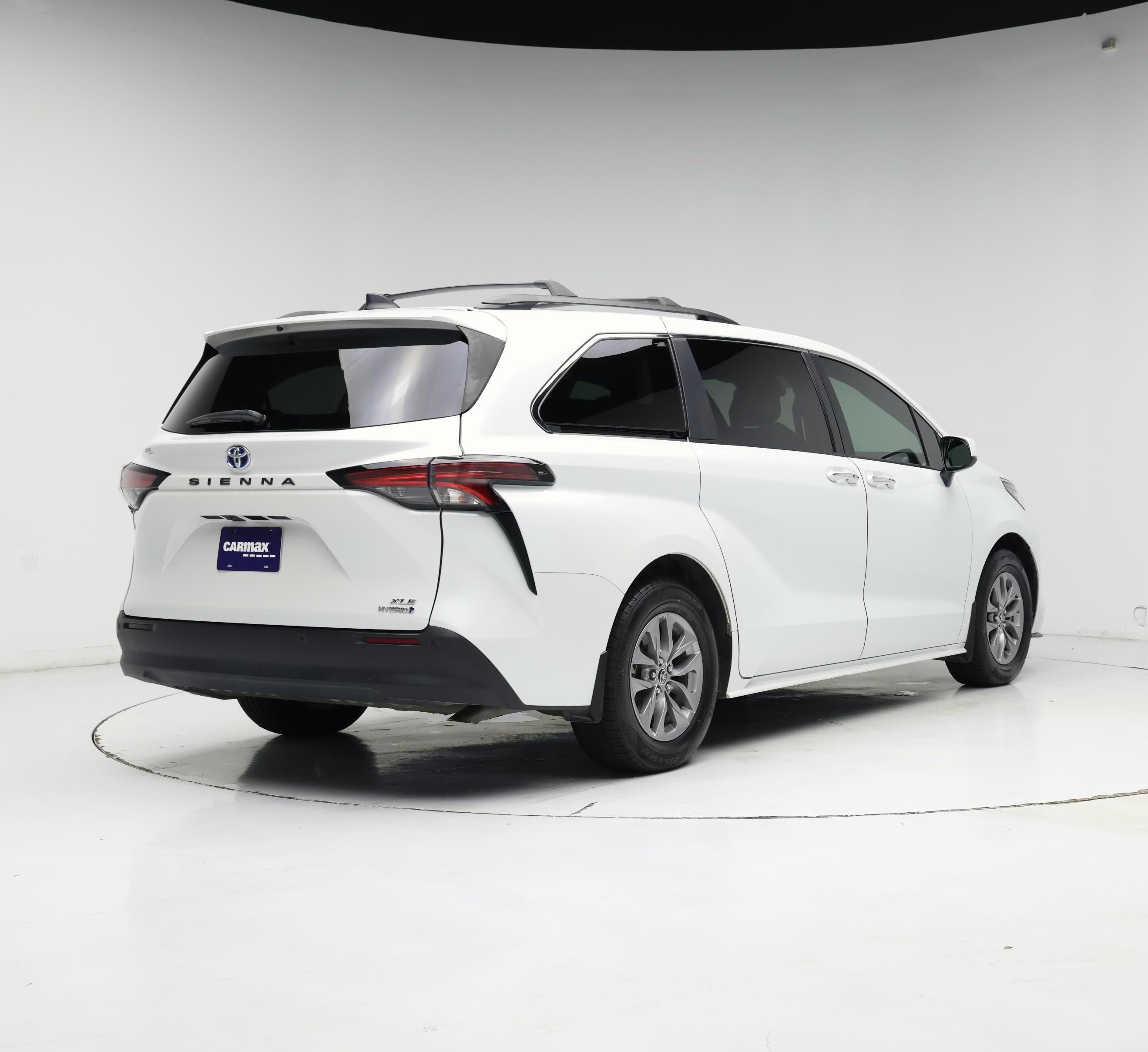 Thumbnail: 2022 Toyota Sienna - 8