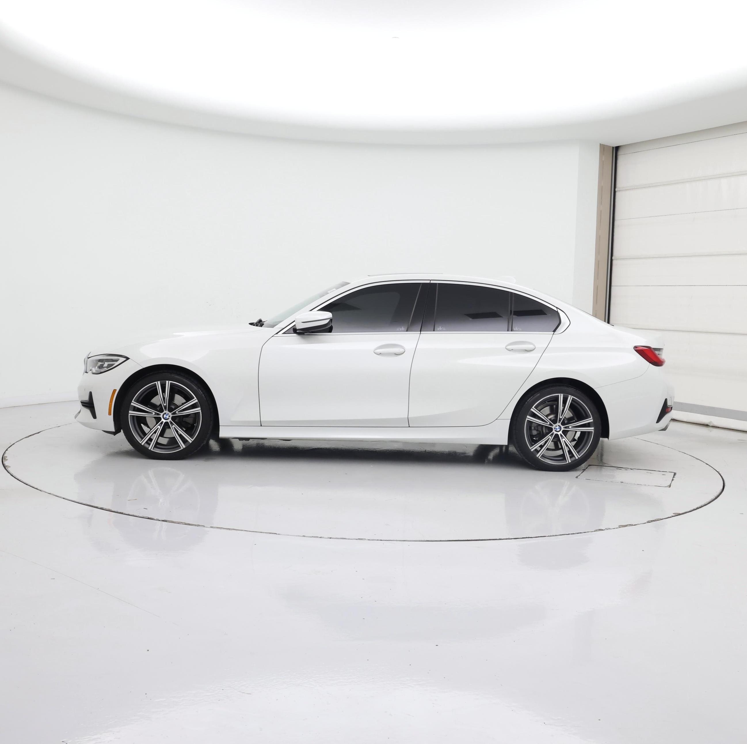 Thumbnail: 2021 BMW 3 Series - 3