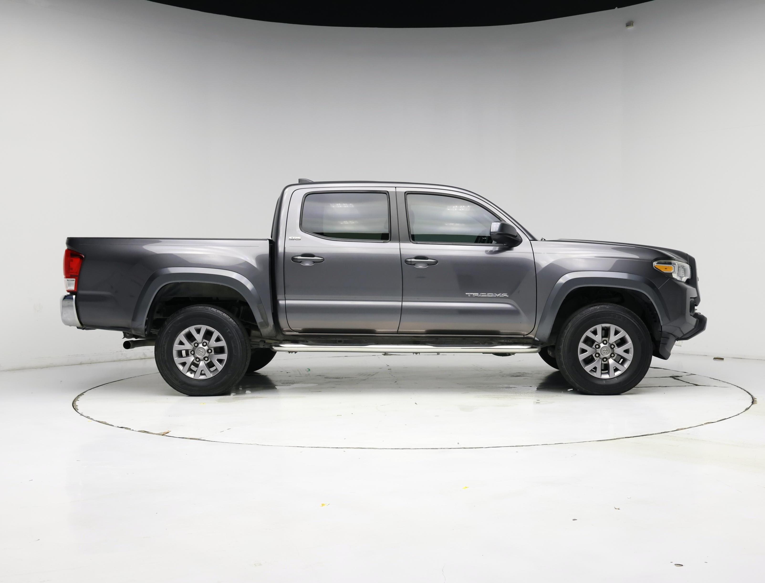 Thumbnail: 2017 Toyota Tacoma - 7