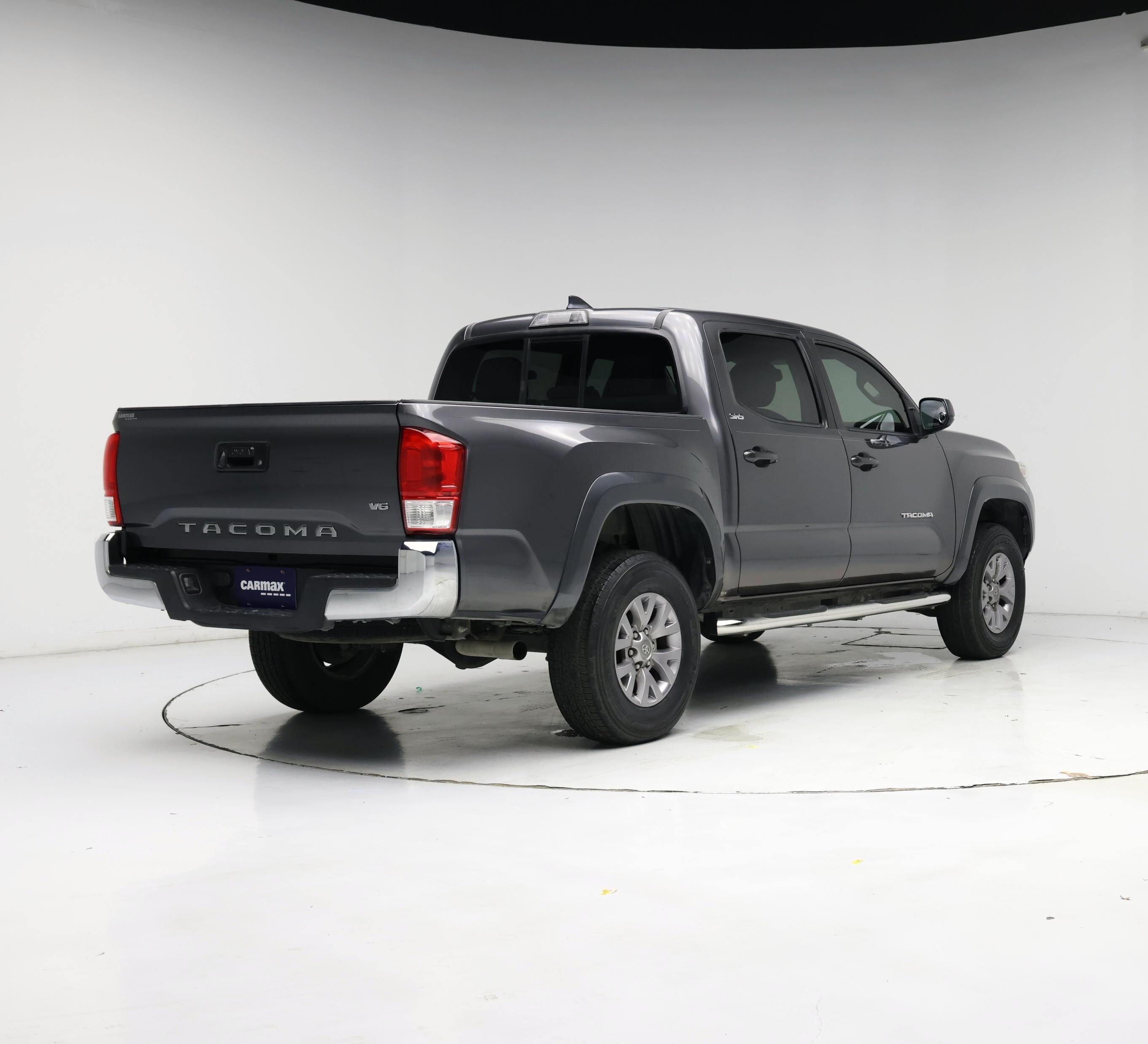 Thumbnail: 2017 Toyota Tacoma - 8